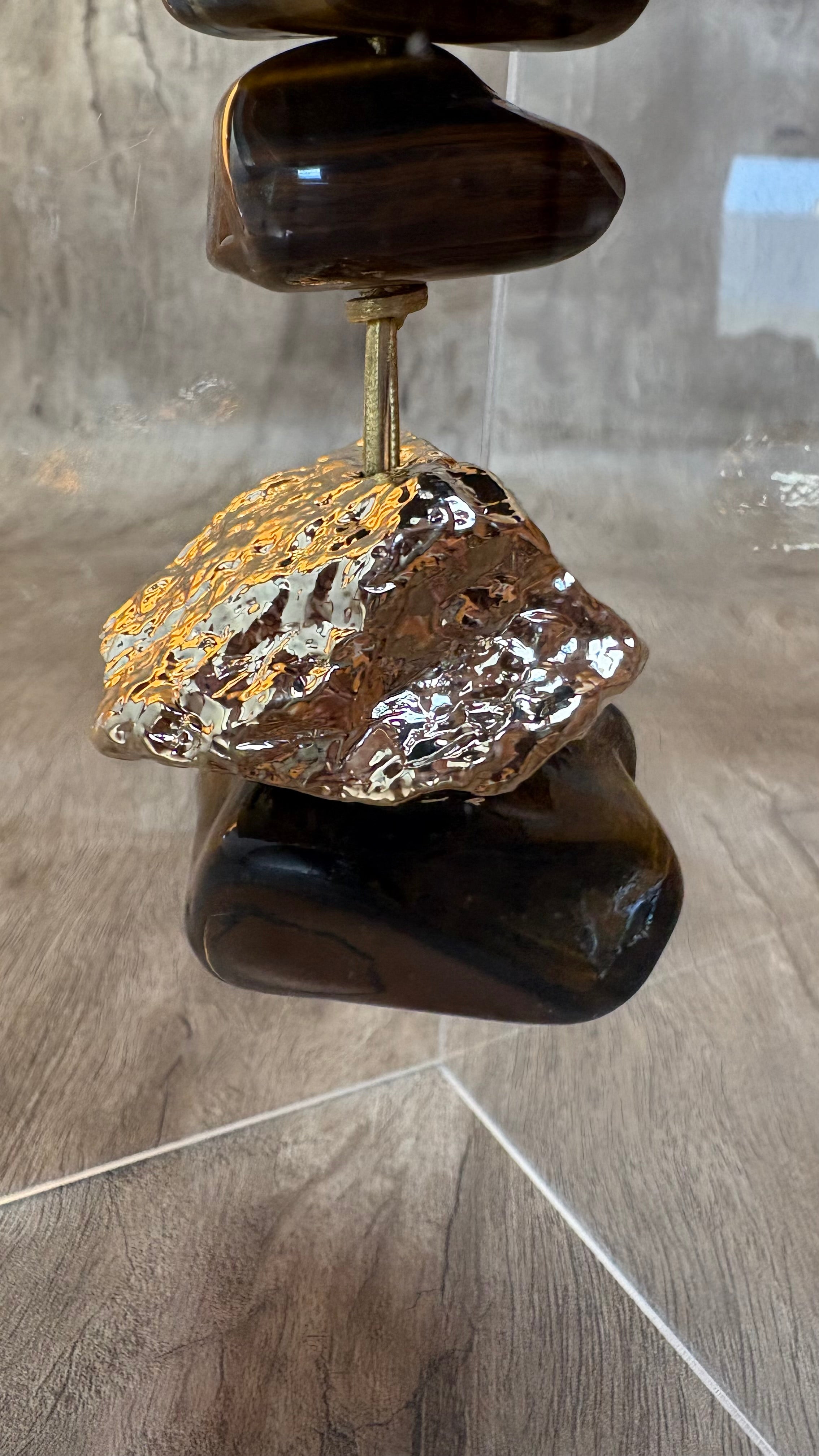 Caixa decorativa de acrílico de Olho de Tigre e Pedra Bruta Banhada.