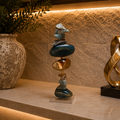 Escultura Decorativa de Ônix Azul e esfera banhada.