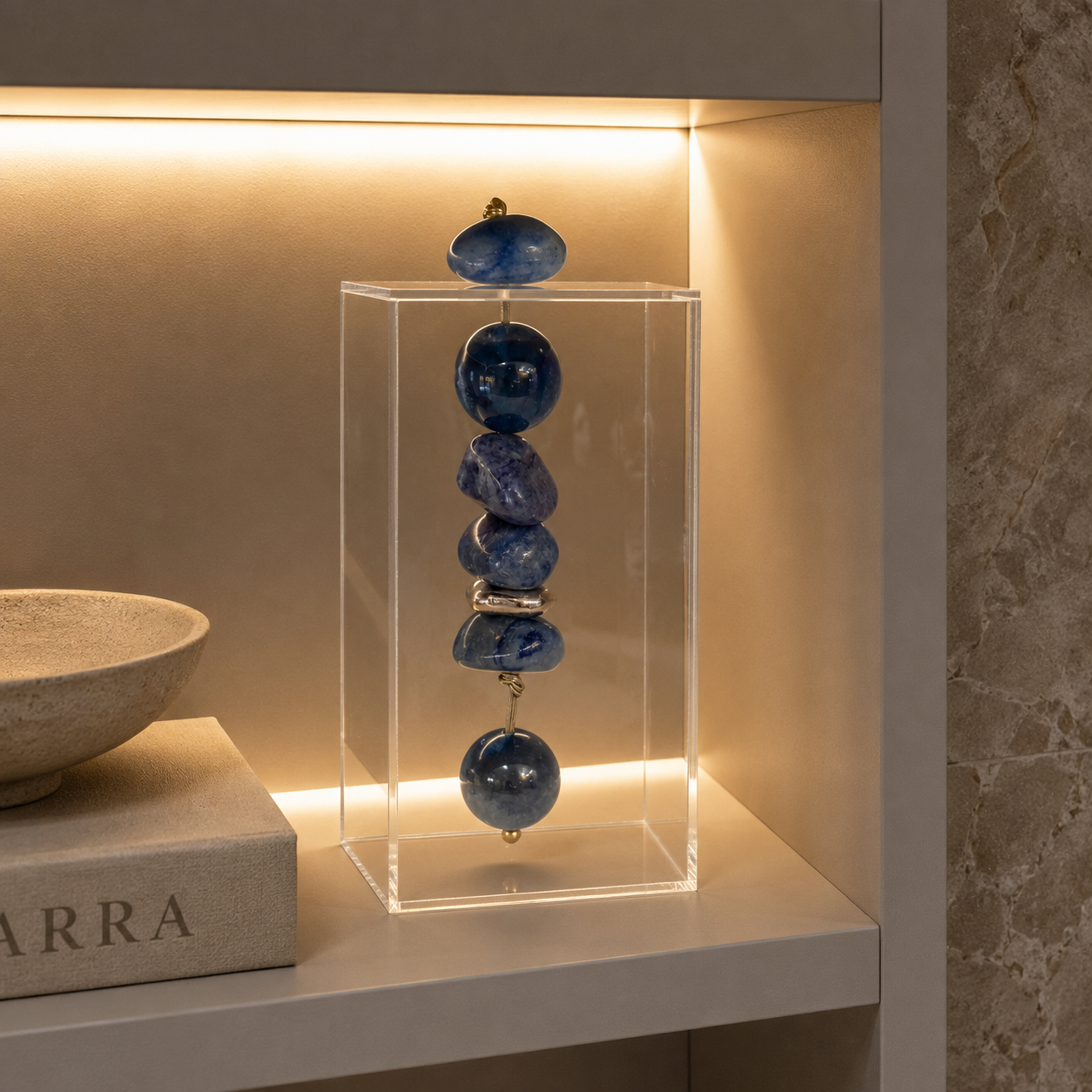 Caixa decorativa de acrílico de Esfera e Pedra de Quartzo Azul.