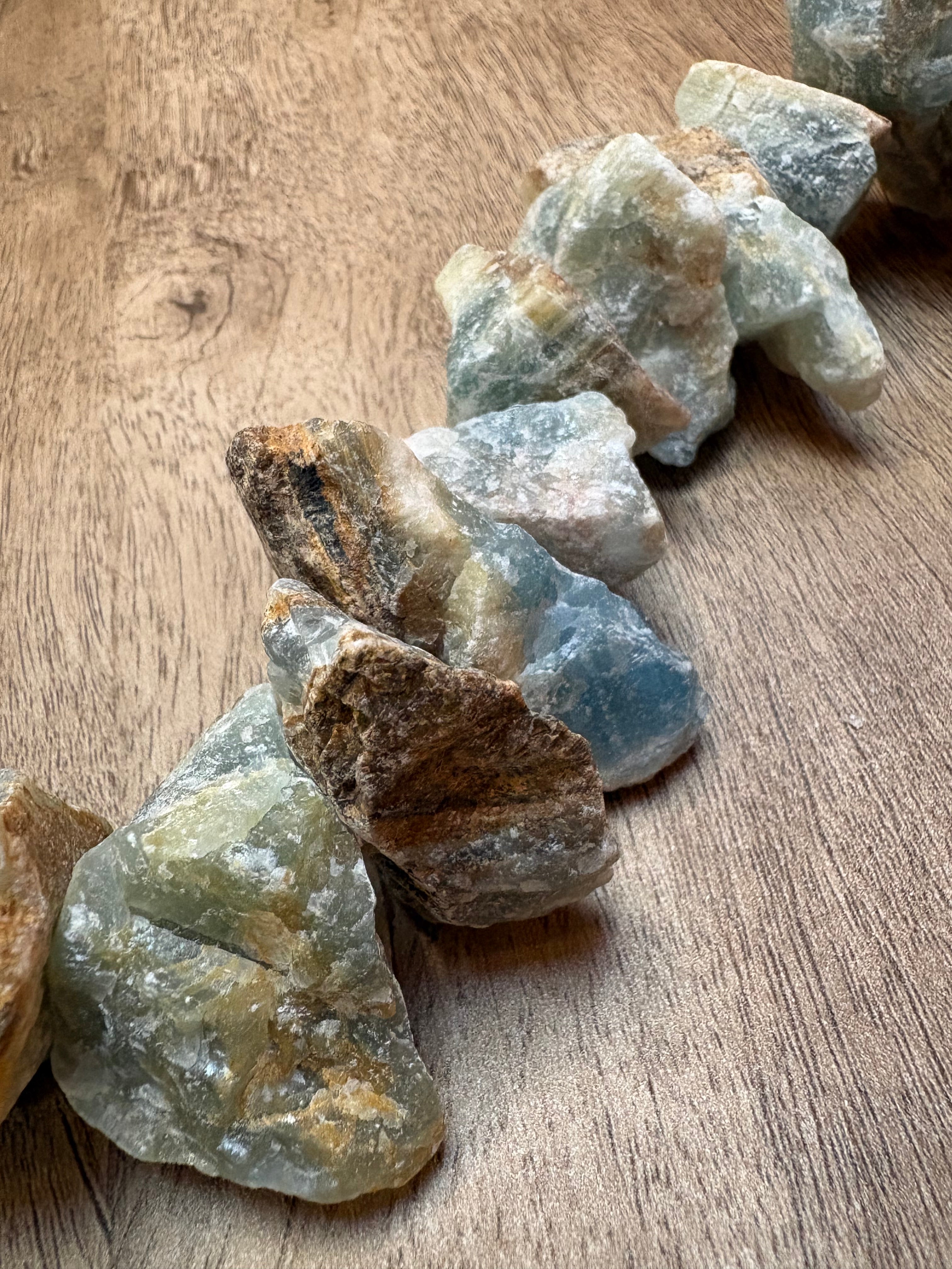 Colar de Mesa - Ônix Azul Bruto com pedra banhada.