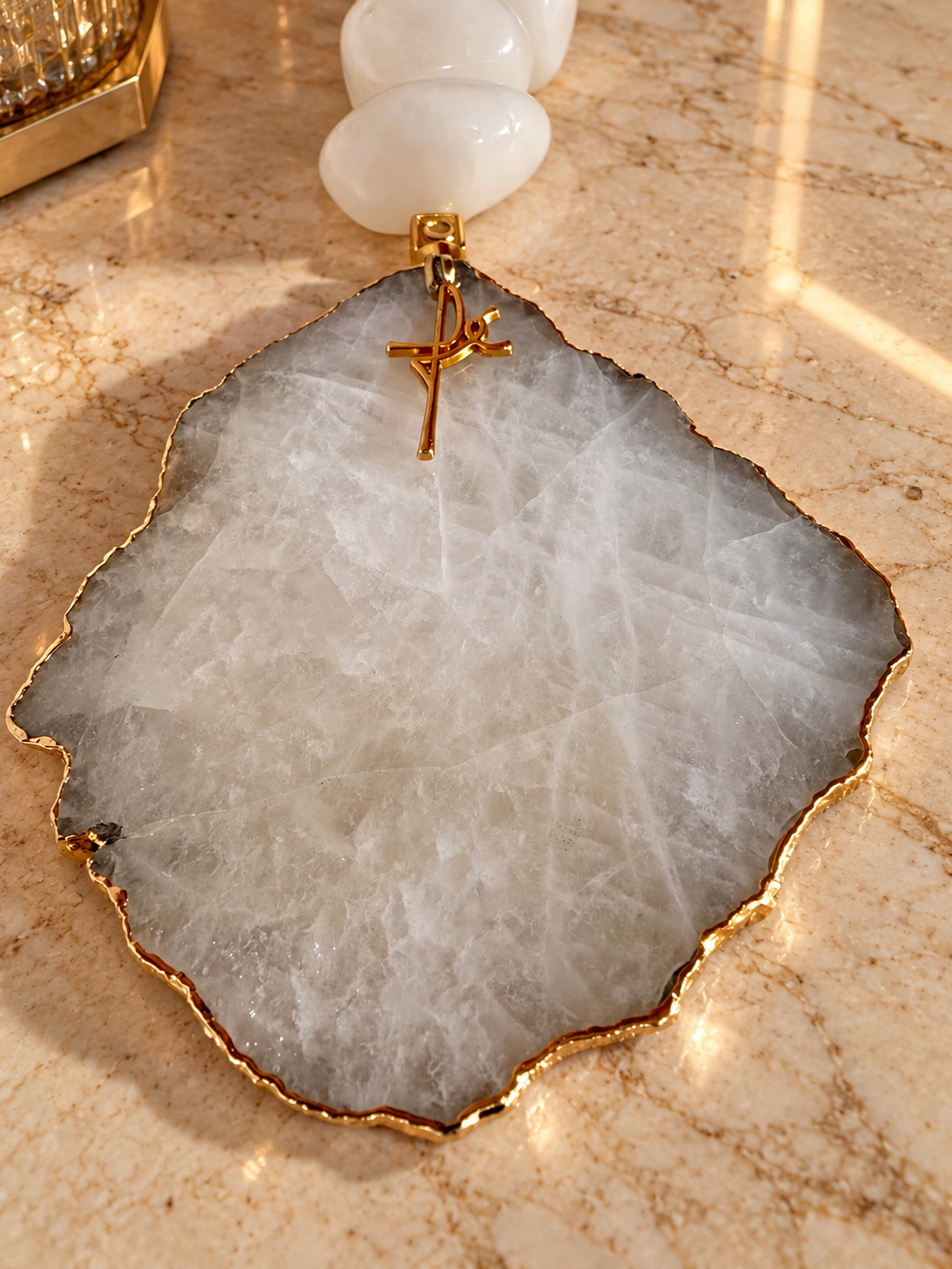 Colar de Mesa Fialho com pedras naturais - Quartzo Branco com Banhada e Pingente Fé.
