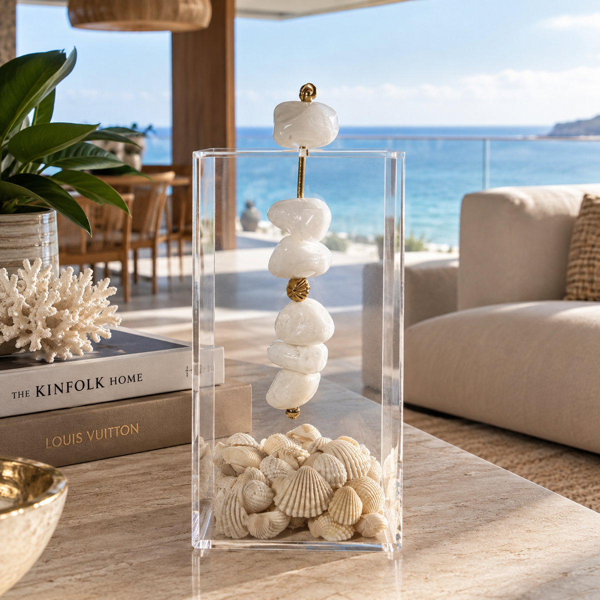 Caixa decorativa de acrílico de Concha com Quartzo Branco.