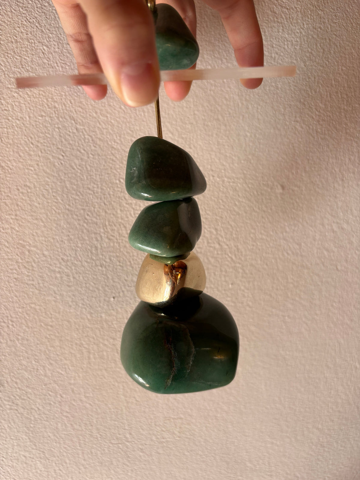 Caixa decorativa de acrílico de pedras de Quartzo verde.