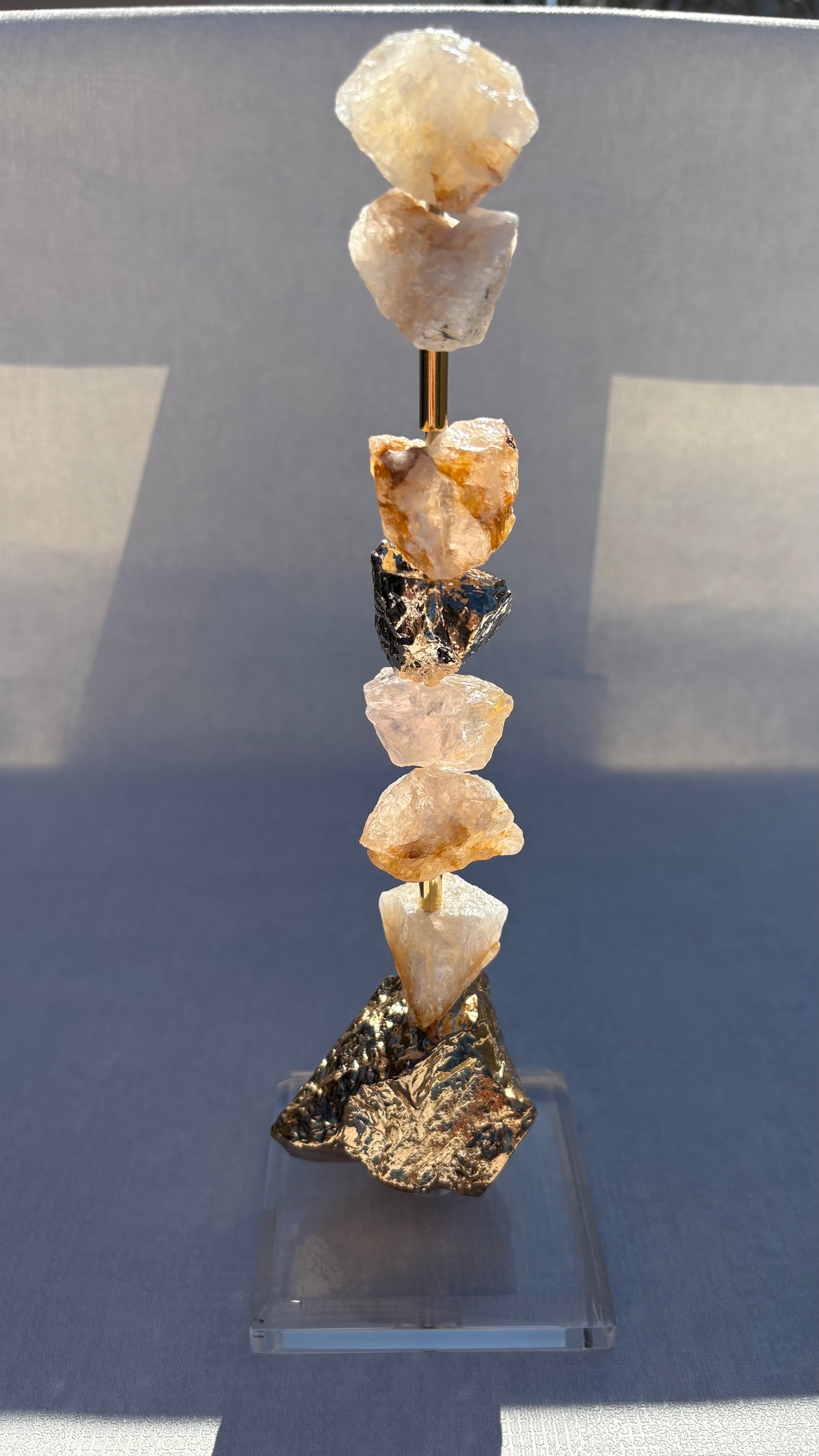 Escultura Decorativa de Hematoide Bruta e Pedra Única banhada.