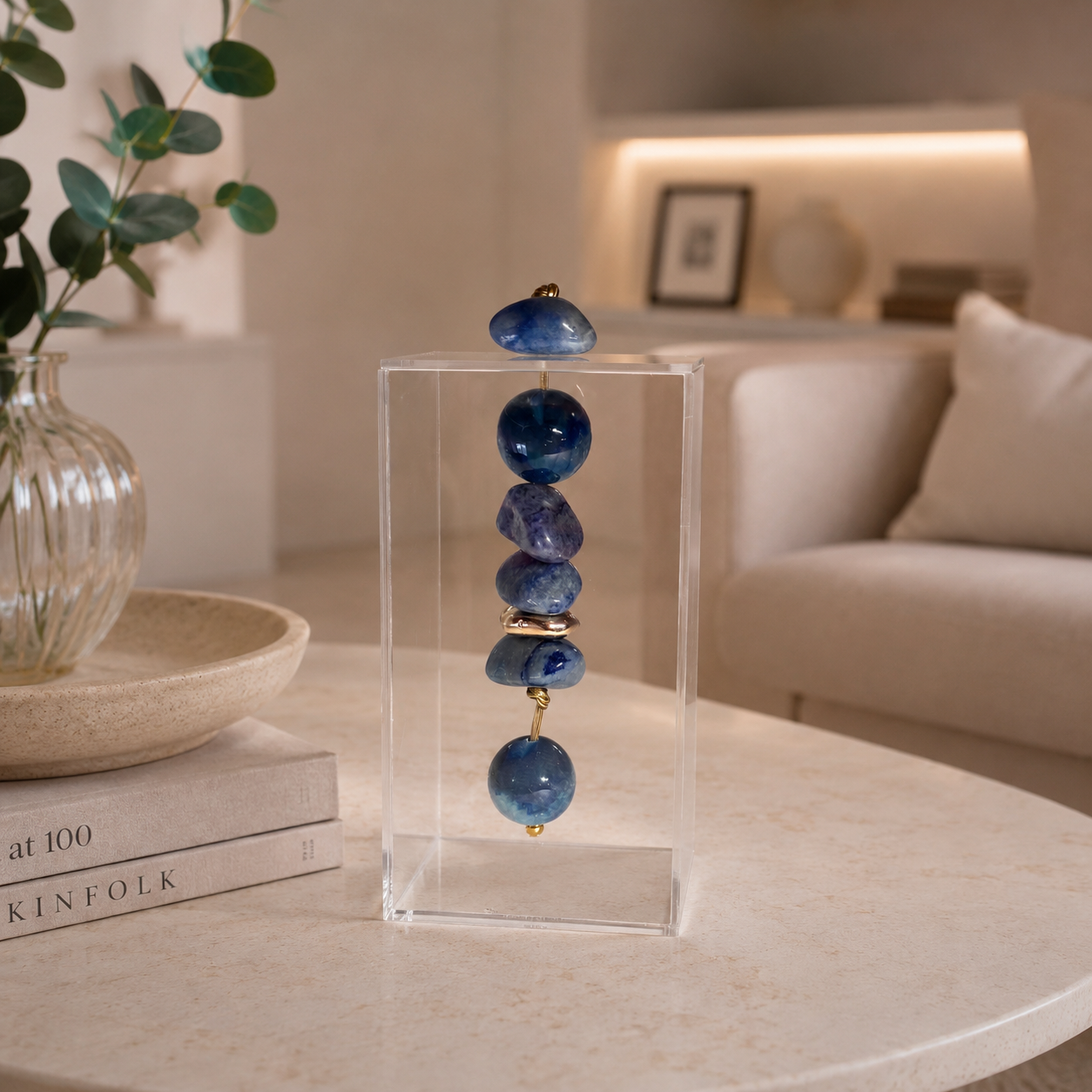 Caixa decorativa de acrílico de Esfera e Pedra de Quartzo Azul.