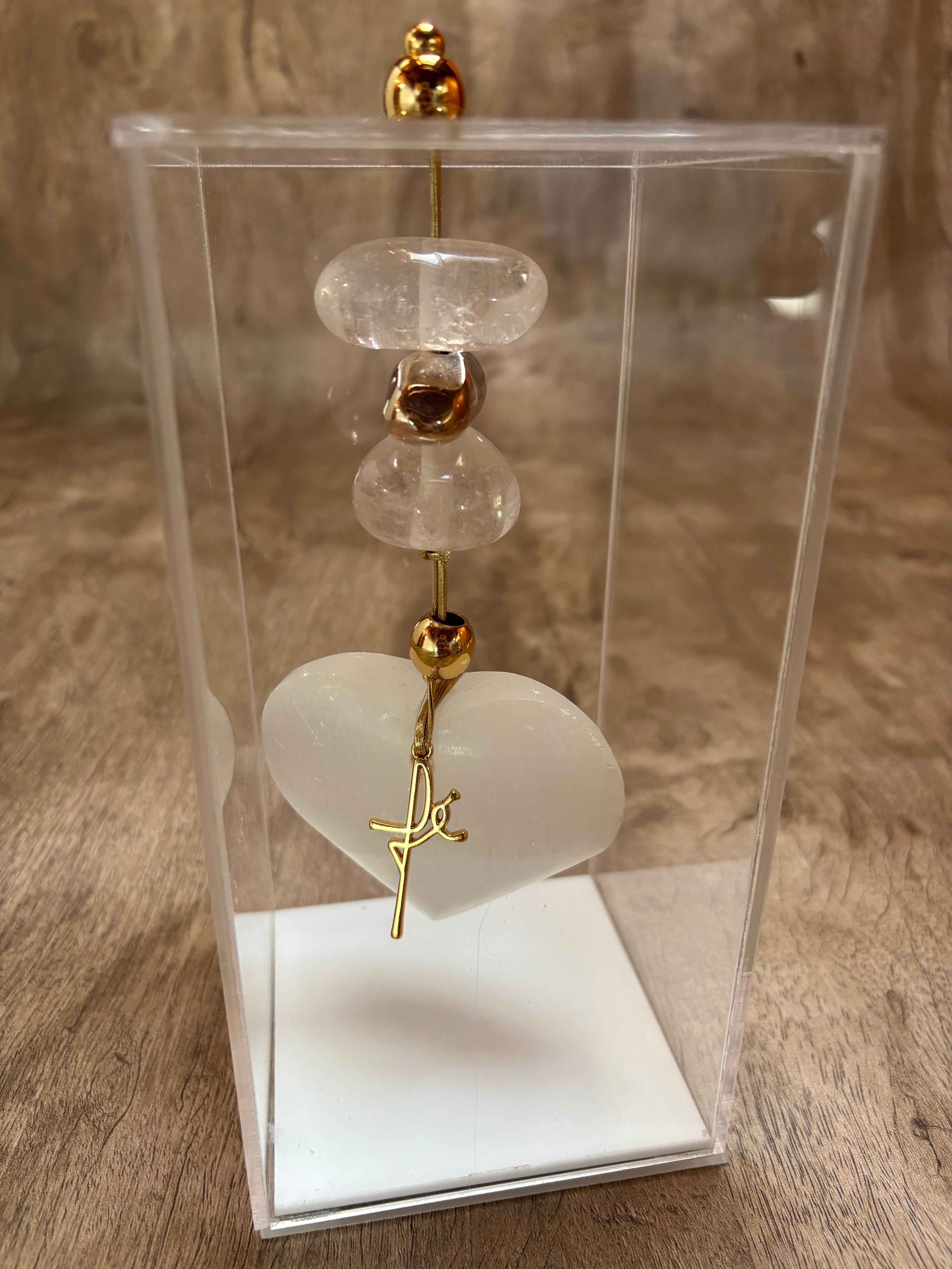 Caixa decorativa de acrílico de Cristal com coração de Selenita.