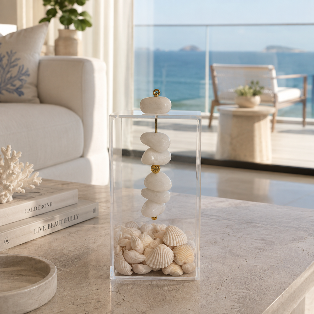 Caixa decorativa de acrílico de Concha com Quartzo Branco.