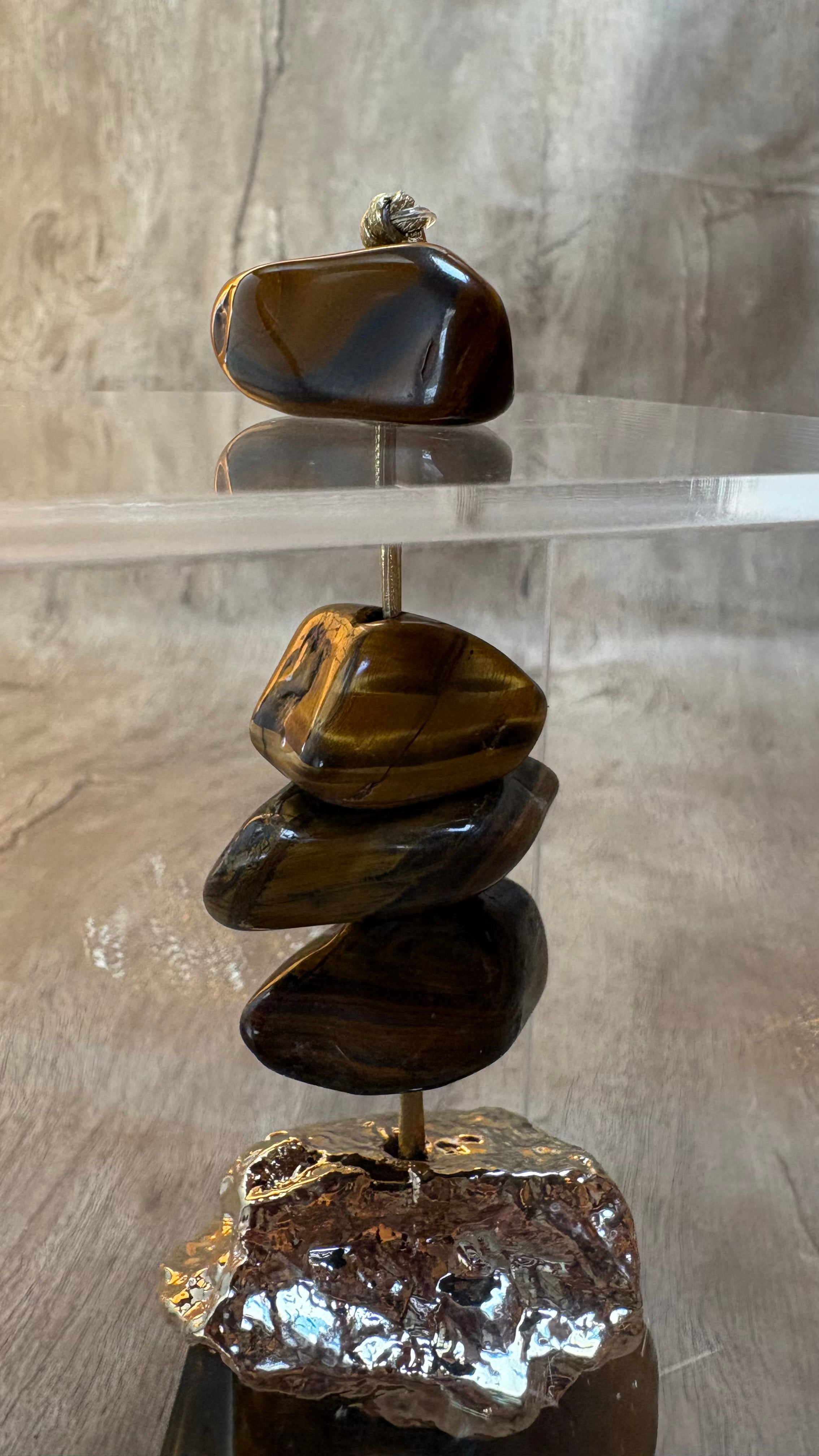 Caixa decorativa de acrílico de Olho de Tigre e Pedra Bruta Banhada.