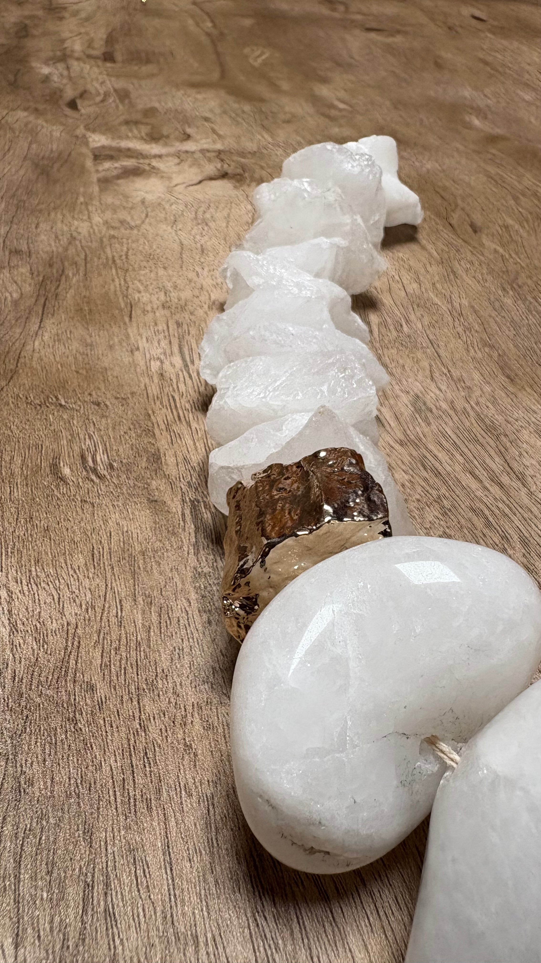Colar de Mesa - Quartzo branco com pedra banhada.
