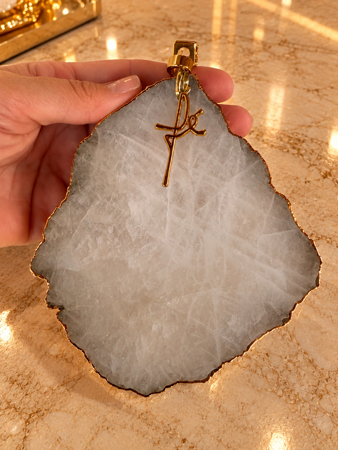 Colar de Mesa Fialho com pedras naturais - Quartzo Branco com Banhada e Pingente Fé.