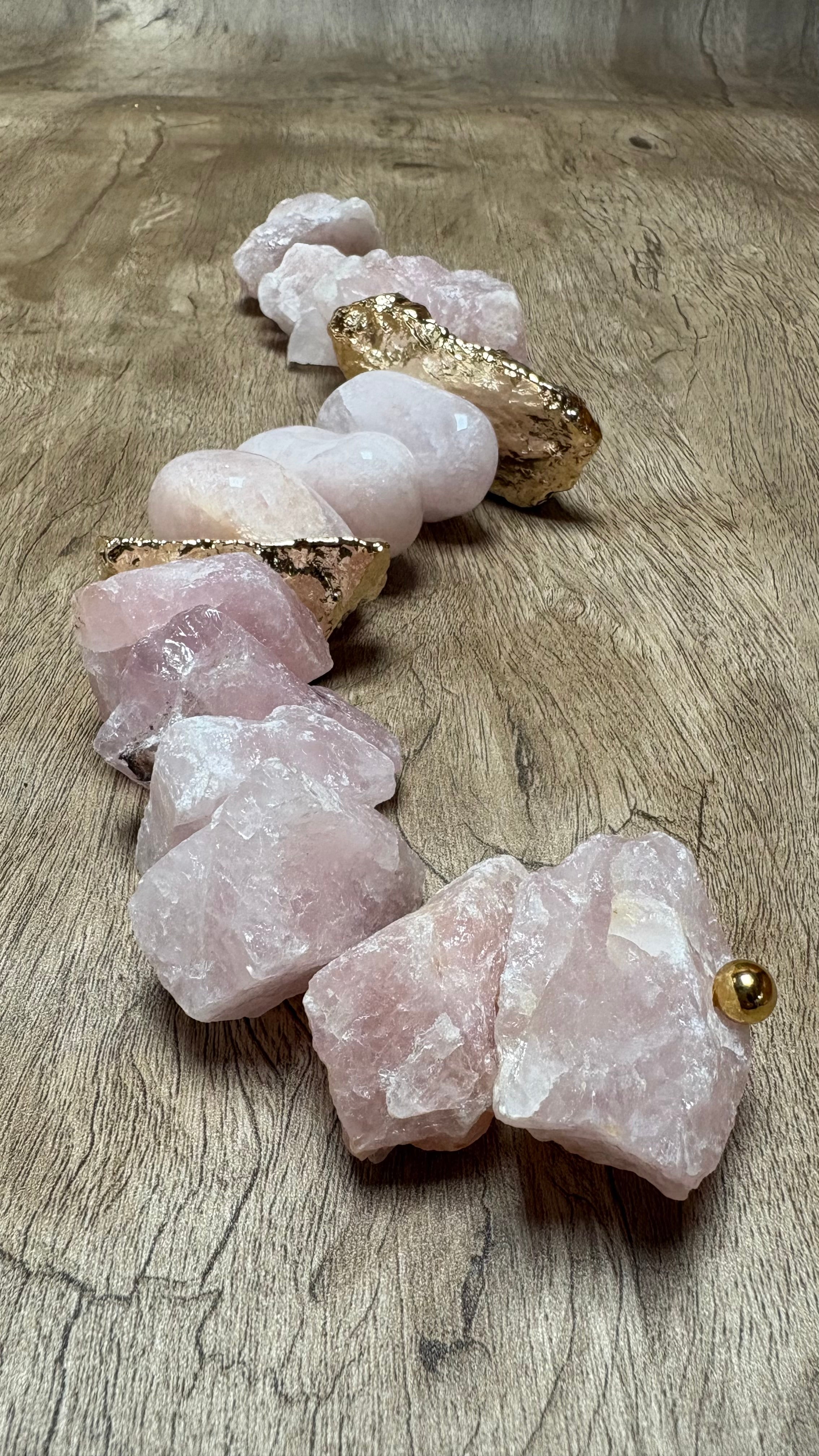 Colar de Mesa - Quartzo Rosa com pedra banhada.