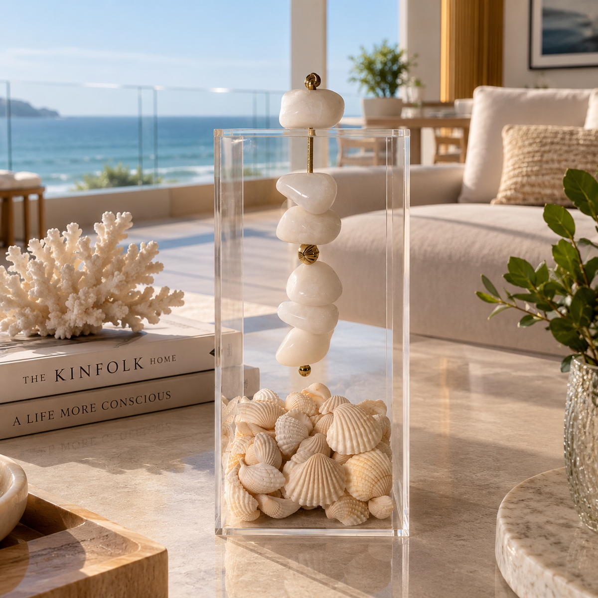 Caixa decorativa de acrílico de Concha com Quartzo Branco.
