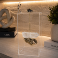 Caixa decorativa de acrílico com cristal, pedra banhada e garimpeiro.