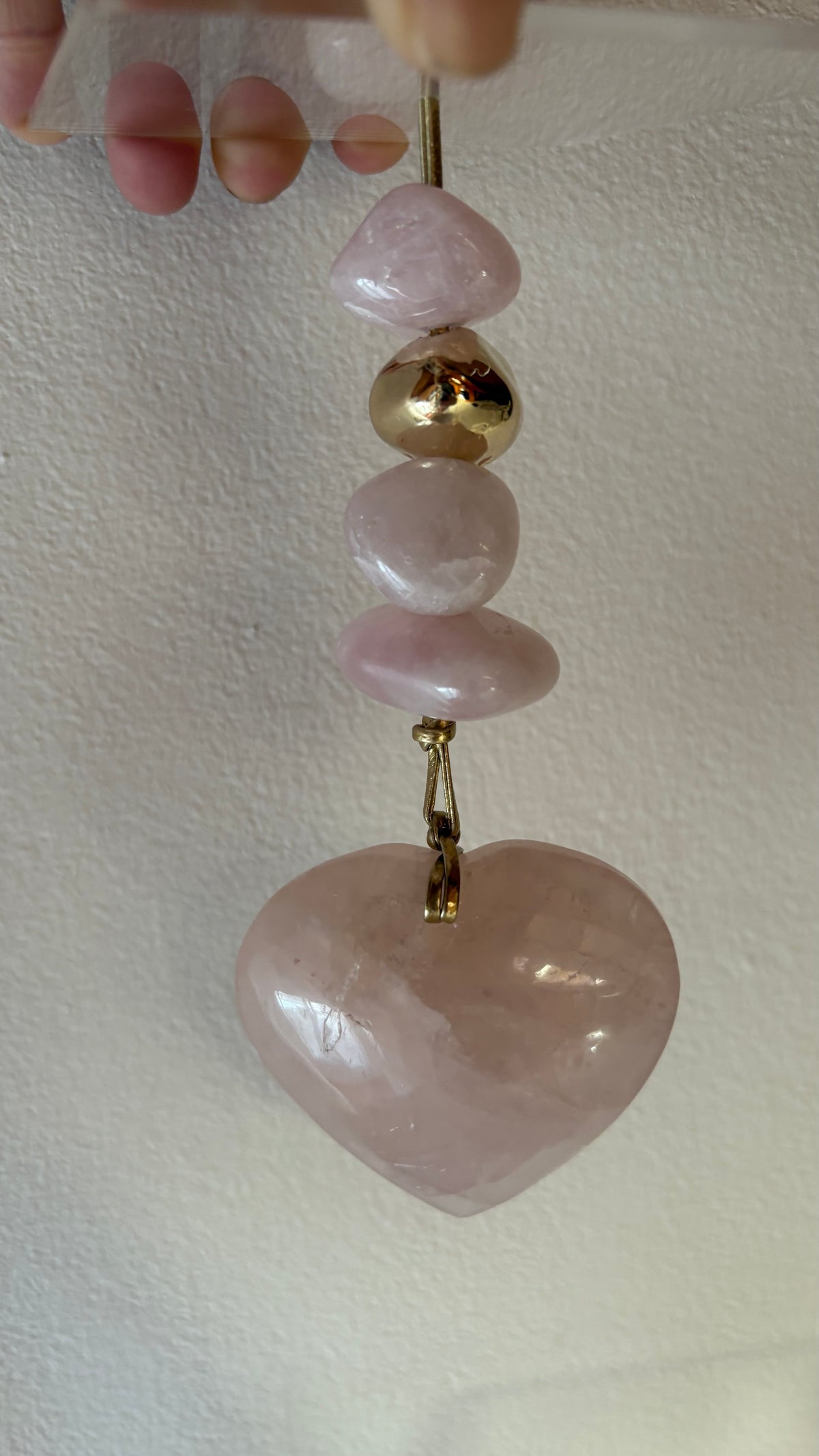 Caixa decorativa de acrílico de Coração de pedras de Quartzo Rosa.