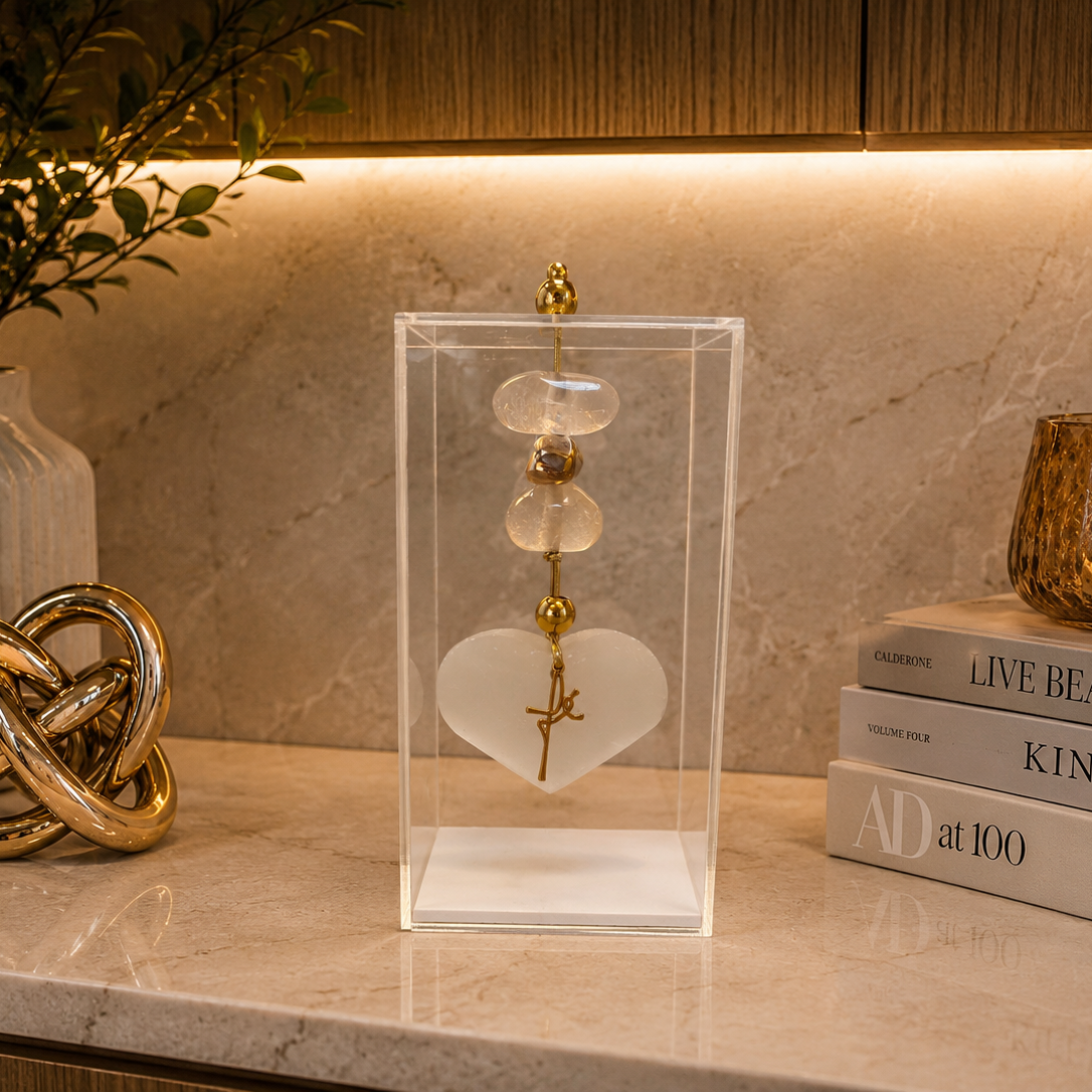 Caixa decorativa de acrílico de Cristal com coração de Selenita.