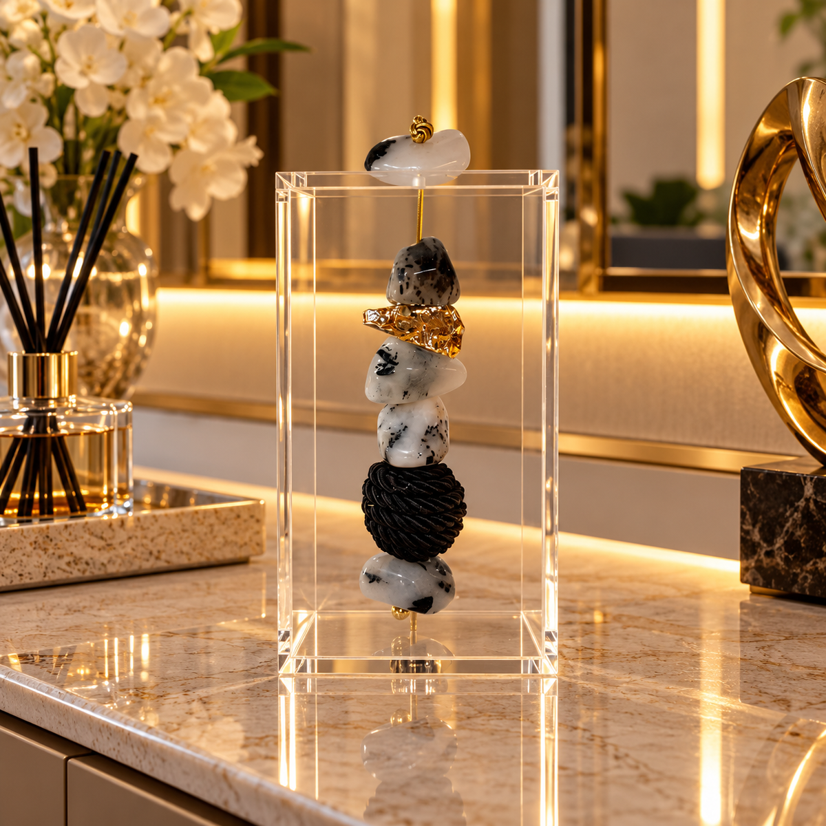 Caixa decorativa de acrílico de Quartzo Turmalinado e Esfera de Fio de Macrame.