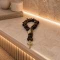 Terço Decorativo de Olho de Tigre com Cruz banhada.