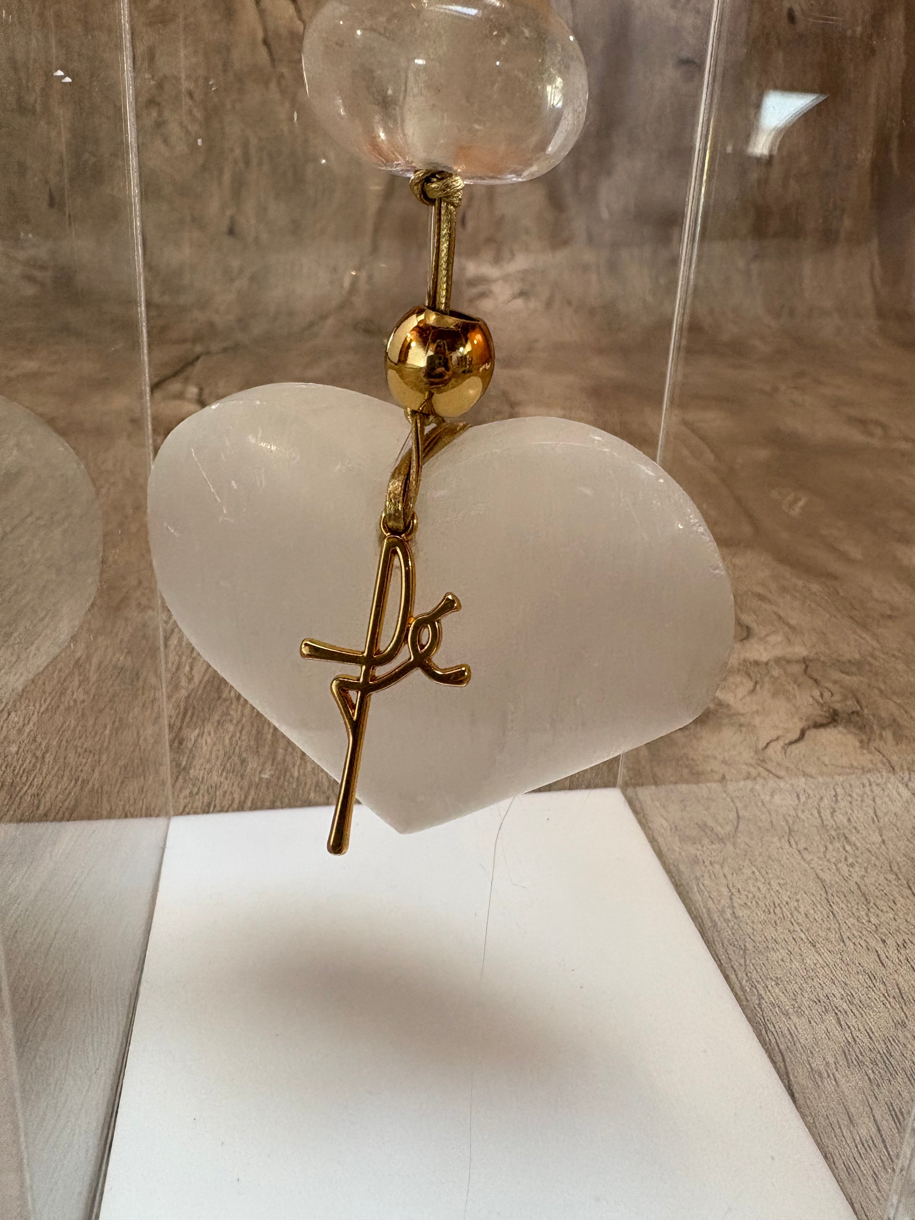 Caixa decorativa de acrílico de Cristal com coração de Selenita.