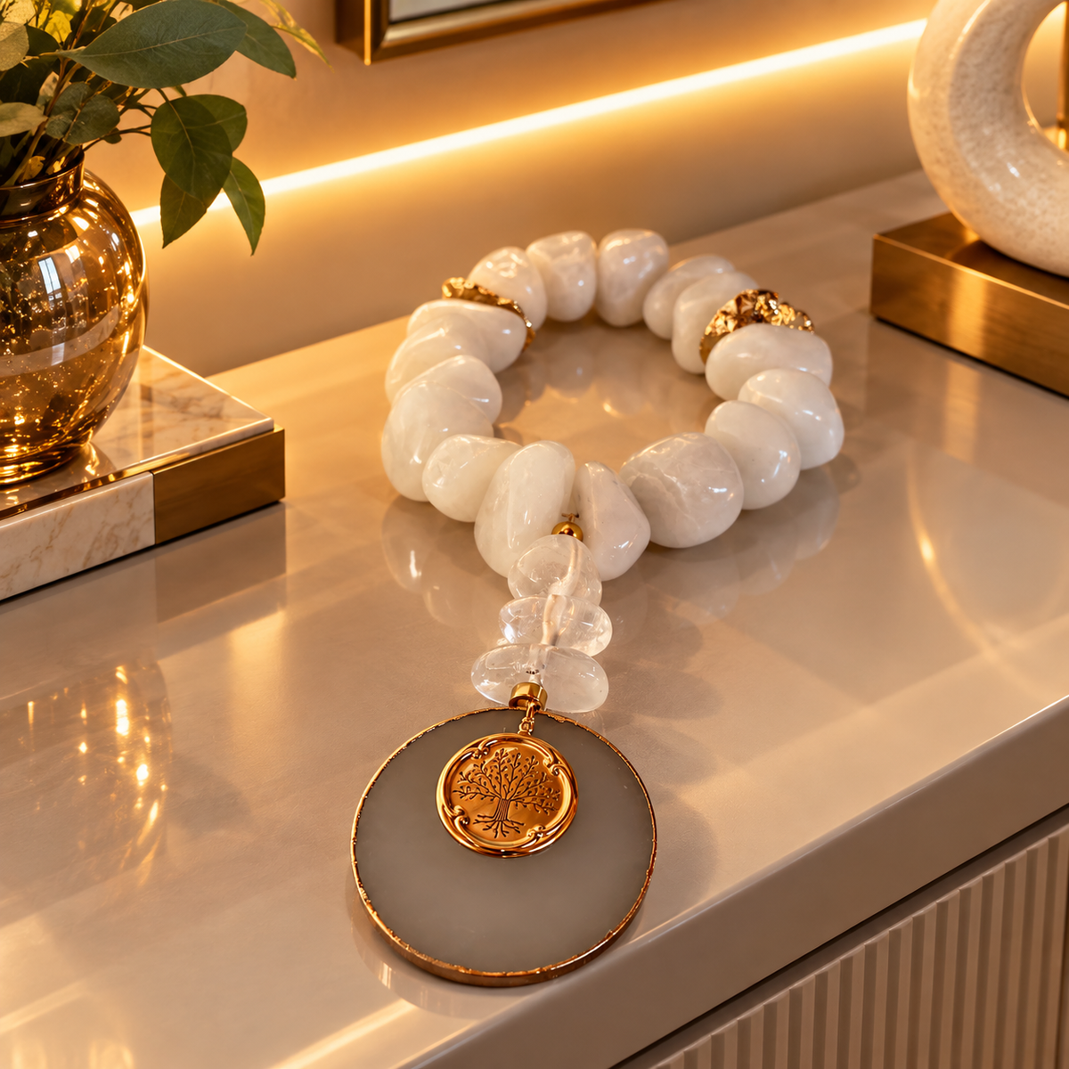 Colar de Mesa Ivy - Quartzo Branco com Selenita e medalha da Árvore da Família.
