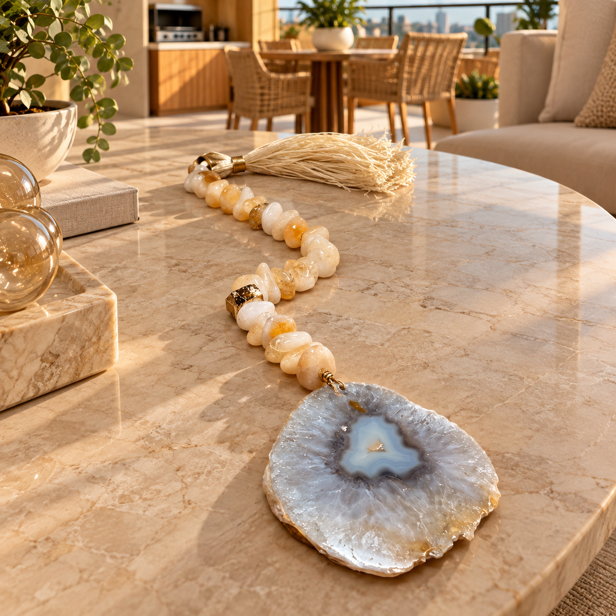 Colar de Mesa de Pedras naturais de Citrino com Ágata na ponteira.