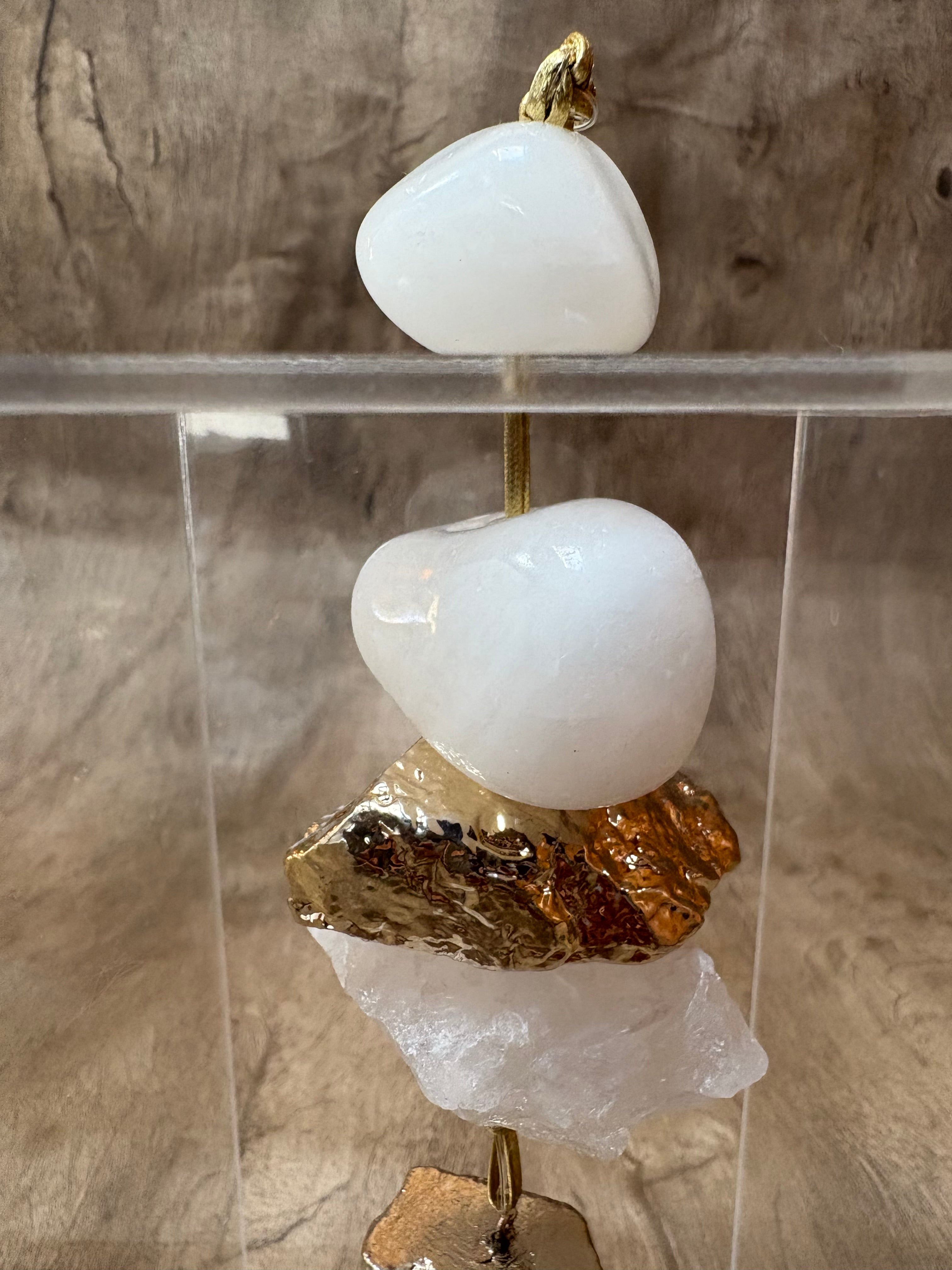 Caixa decorativa de acrílico de Quartzo Branco e Selenita Laranja.