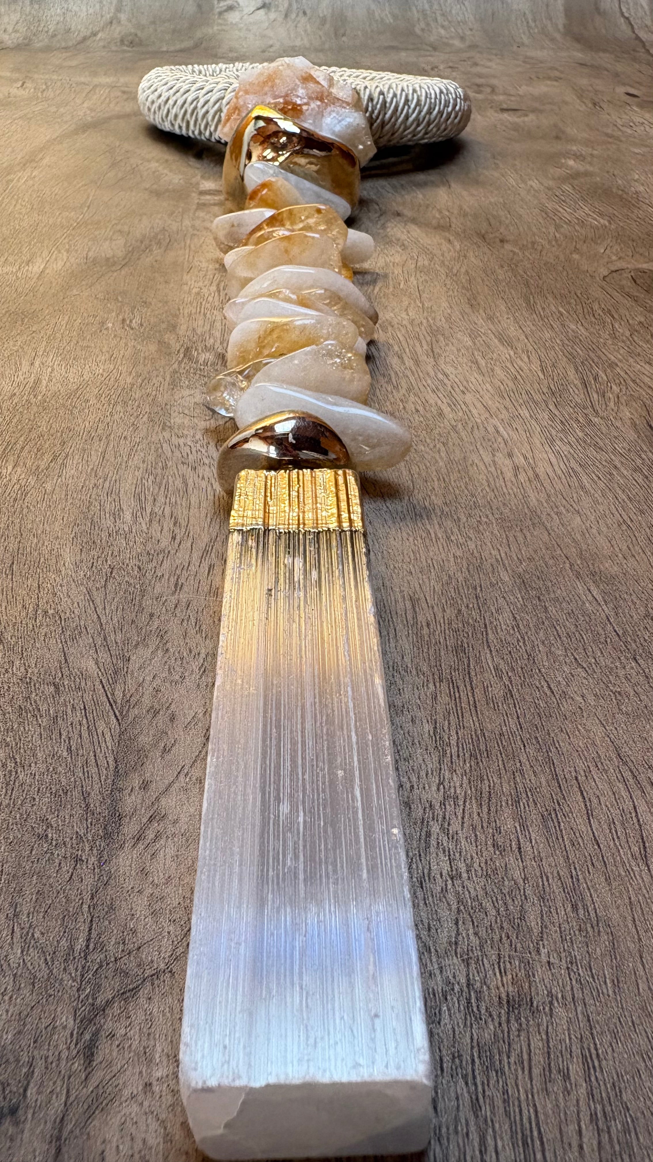 Colar de Mesa Rose - Citrino com Selenita banhada.