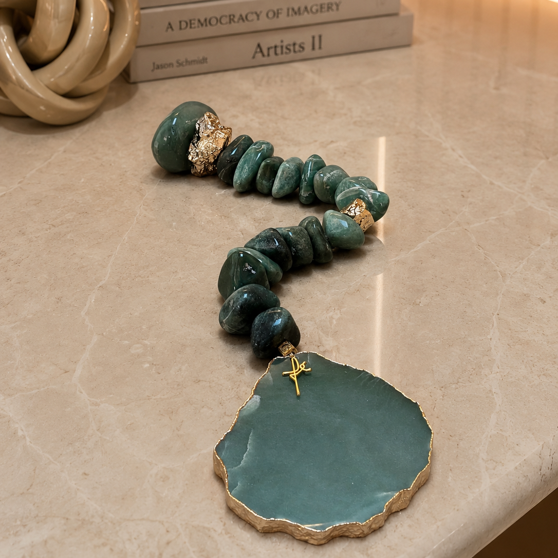 Colar de Mesa Fialho com pedras naturais - Quartzo verde com Banhada.