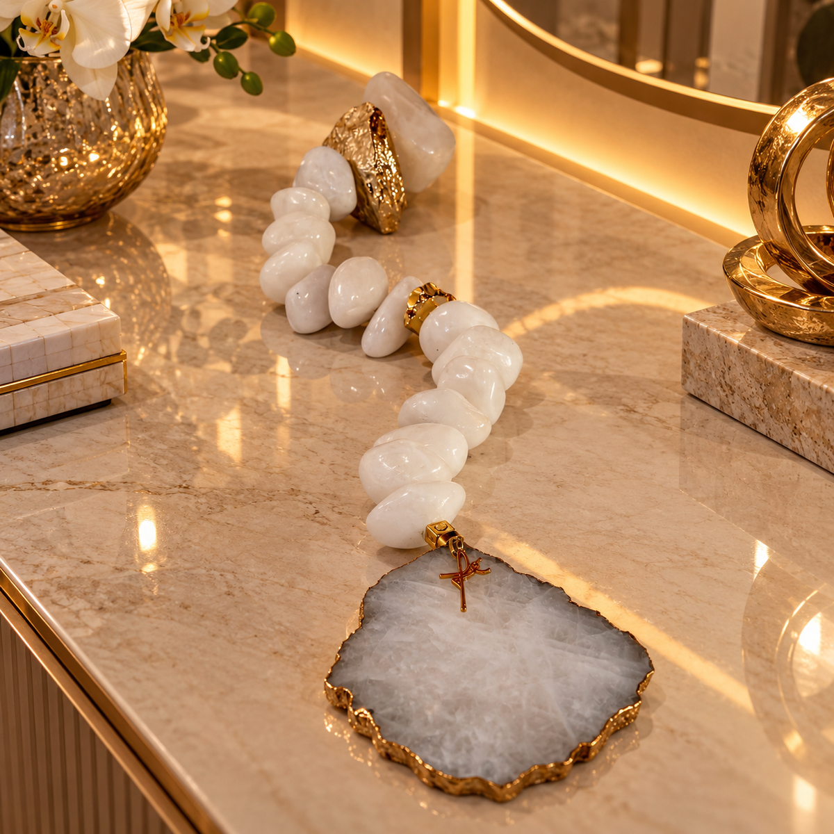 Colar de Mesa Fialho com pedras naturais - Quartzo Branco com Banhada e Pingente Fé.