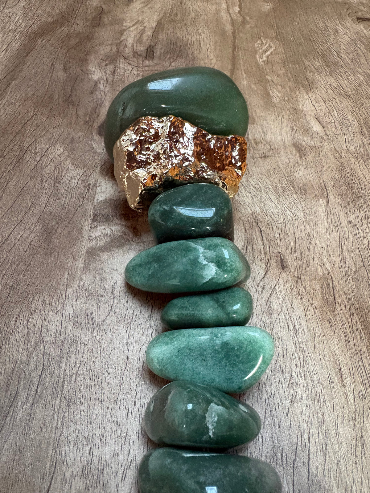 Colar de Mesa Fialho com pedras naturais - Quartzo verde com Banhada.