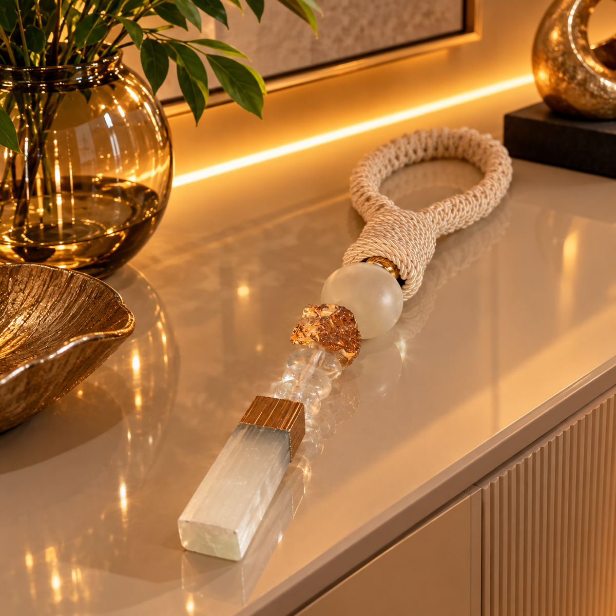 Colar de Mesa Bruna - Quartzo Branco com Selenita e medalha da Árvore da Família.