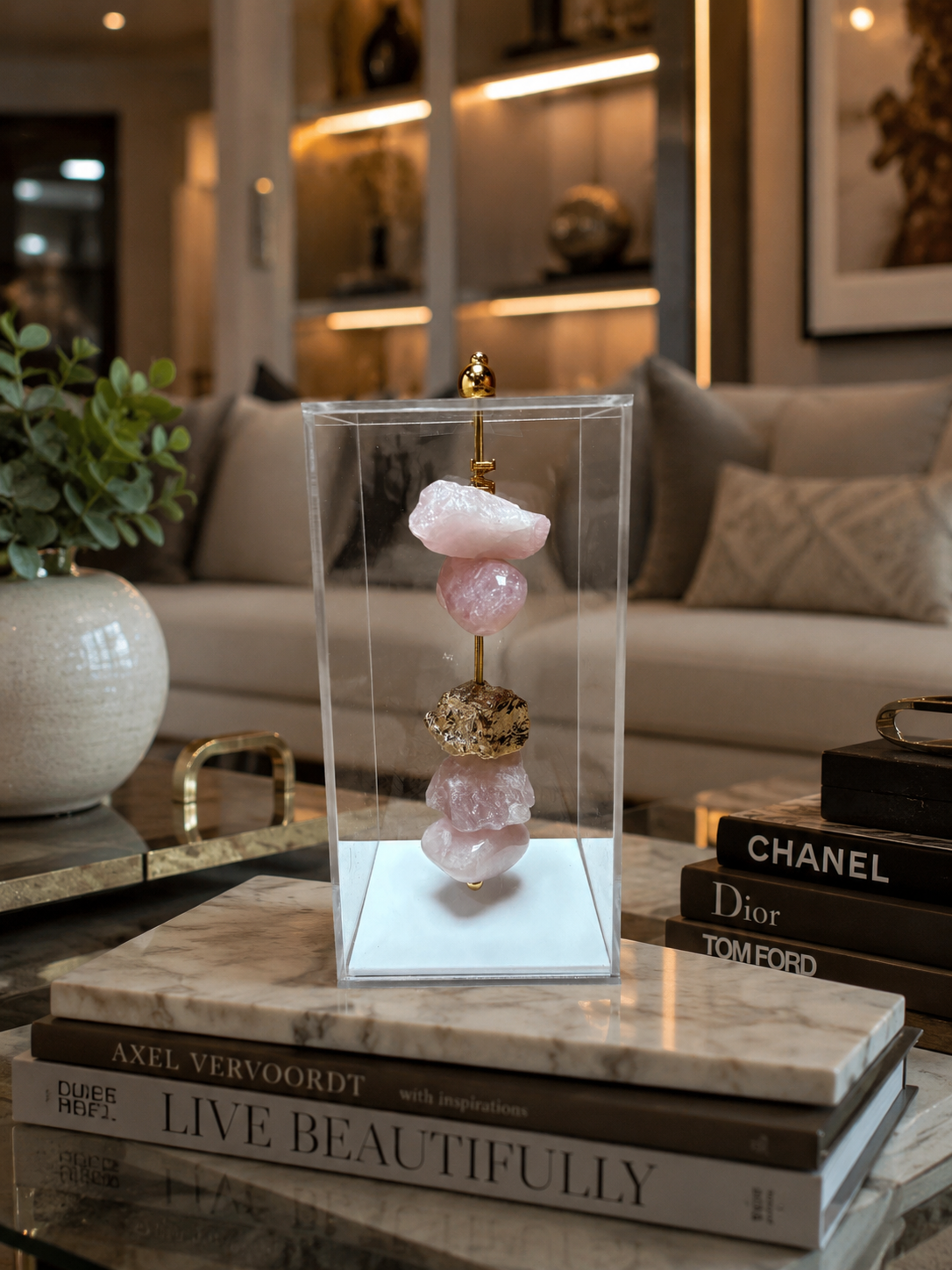 Caixa de Acrílico Decorativa Com Pedra Natural - Quartzo Rosa com dourado.