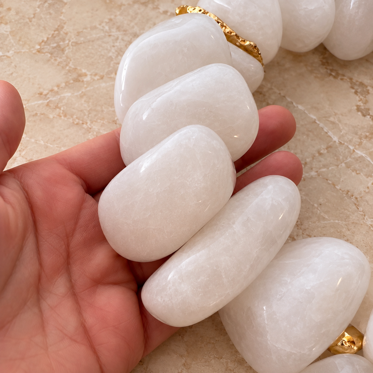 Colar de Mesa Ivy - Quartzo Branco com Selenita e medalha da Árvore da Família.
