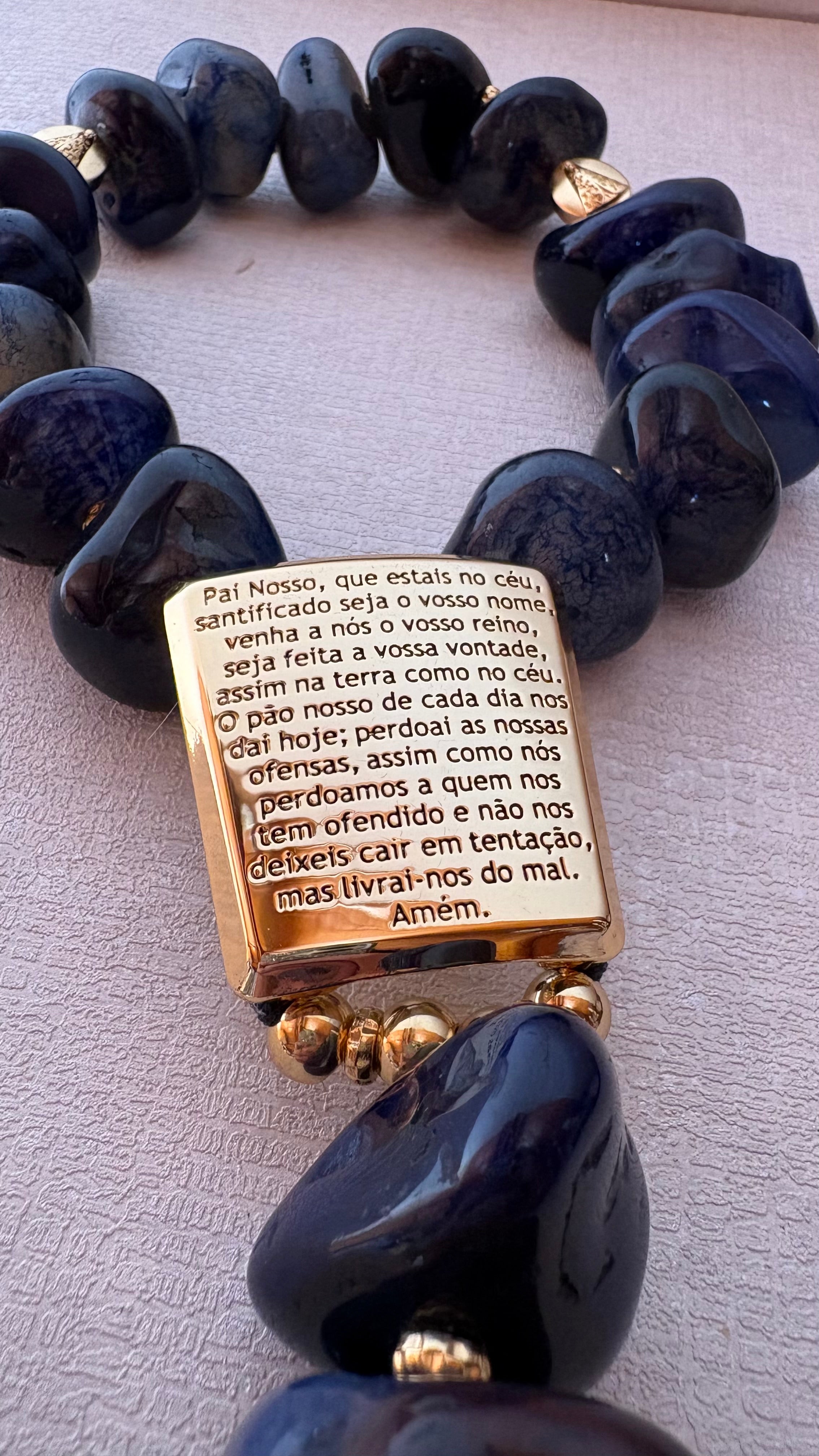 Terço Pai Nosso de Pedras Naturais - Ágata Azul com Medalha da Nossa Senhora.