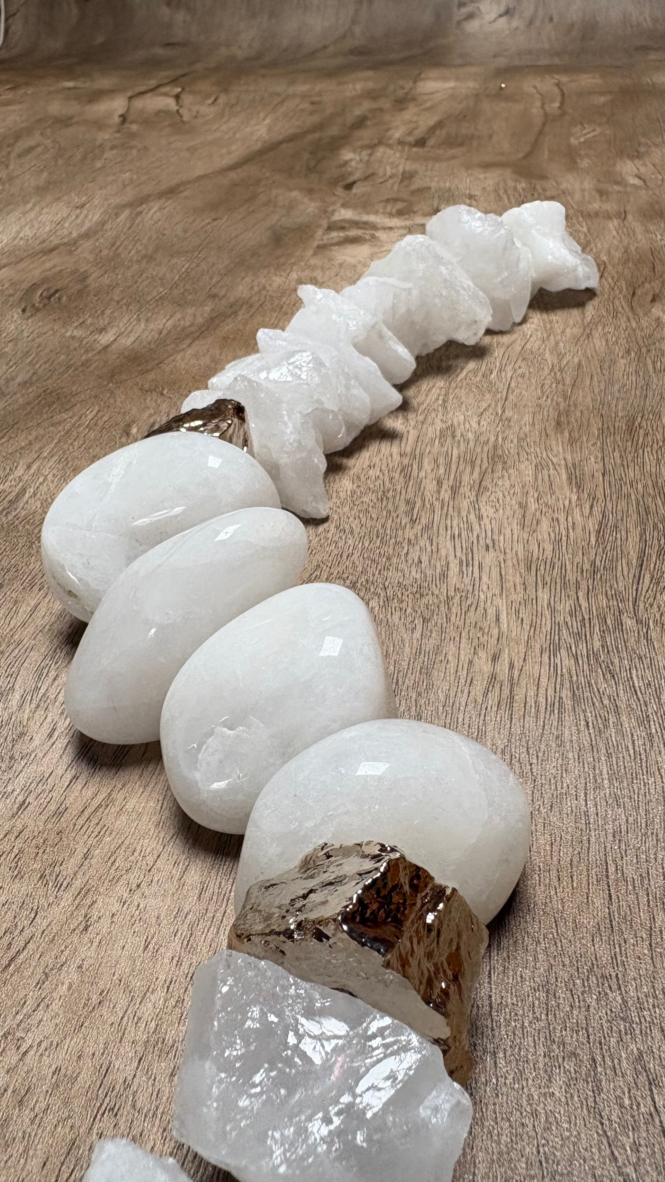 Colar de Mesa - Quartzo branco com pedra banhada.