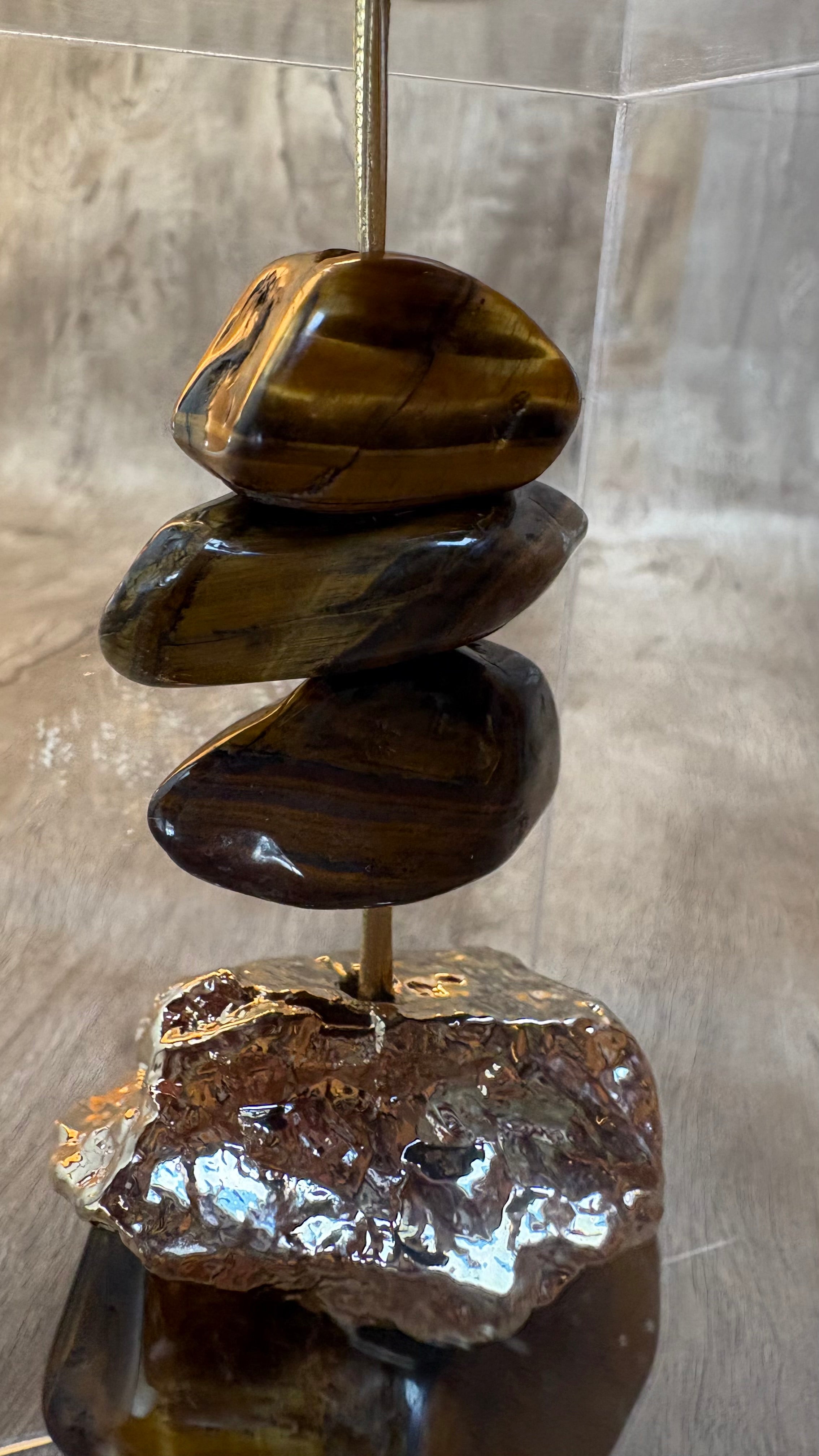 Caixa decorativa de acrílico de Olho de Tigre e Pedra Bruta Banhada.