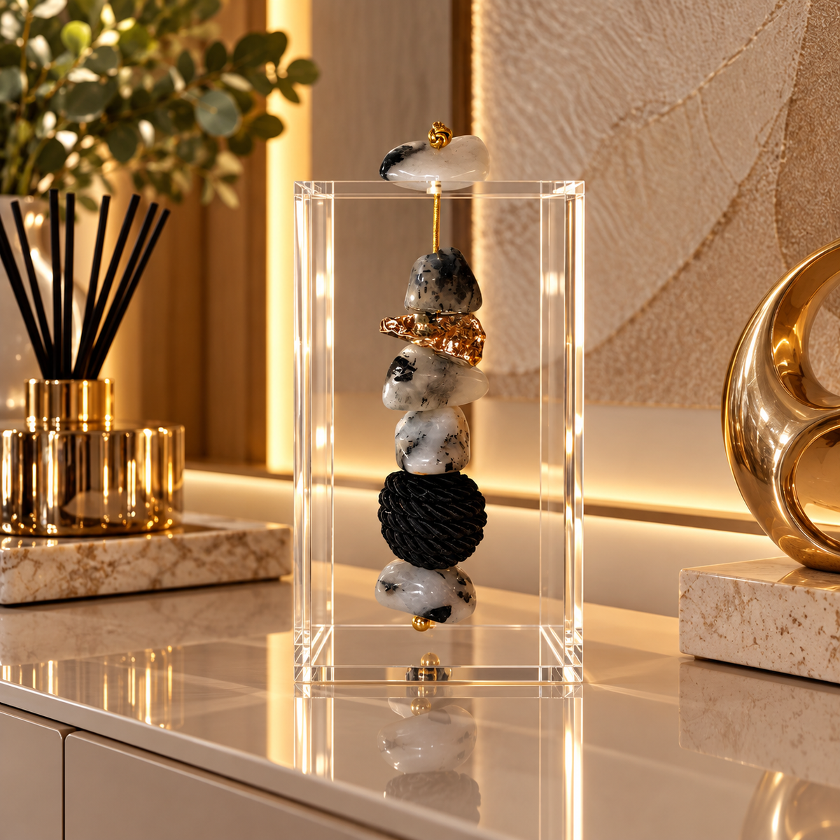 Caixa decorativa de acrílico de Quartzo Turmalinado e Esfera de Fio de Macrame.