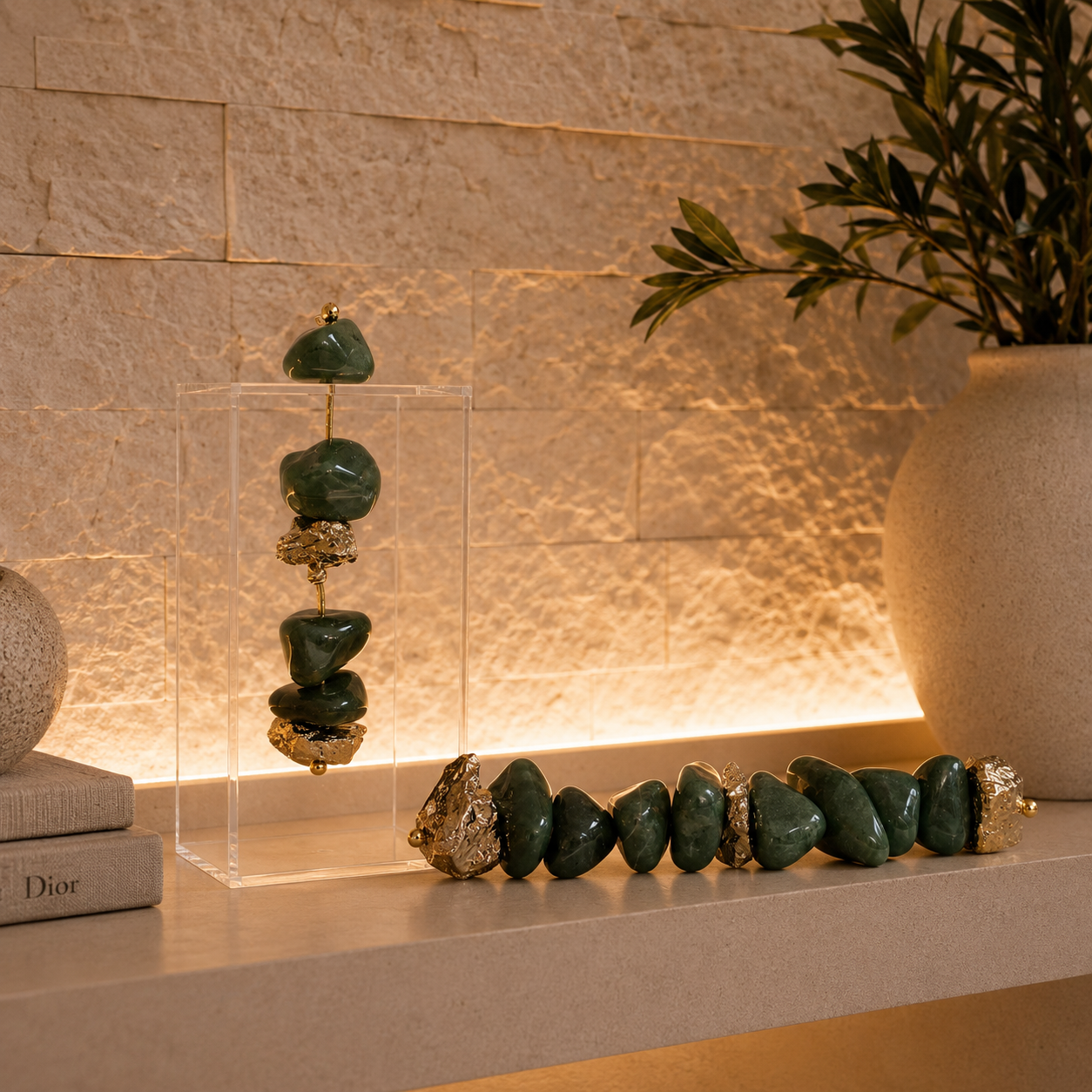 Colar de Mesa - Quartzo Verde Rolado e Pedra Banhada Bruta.