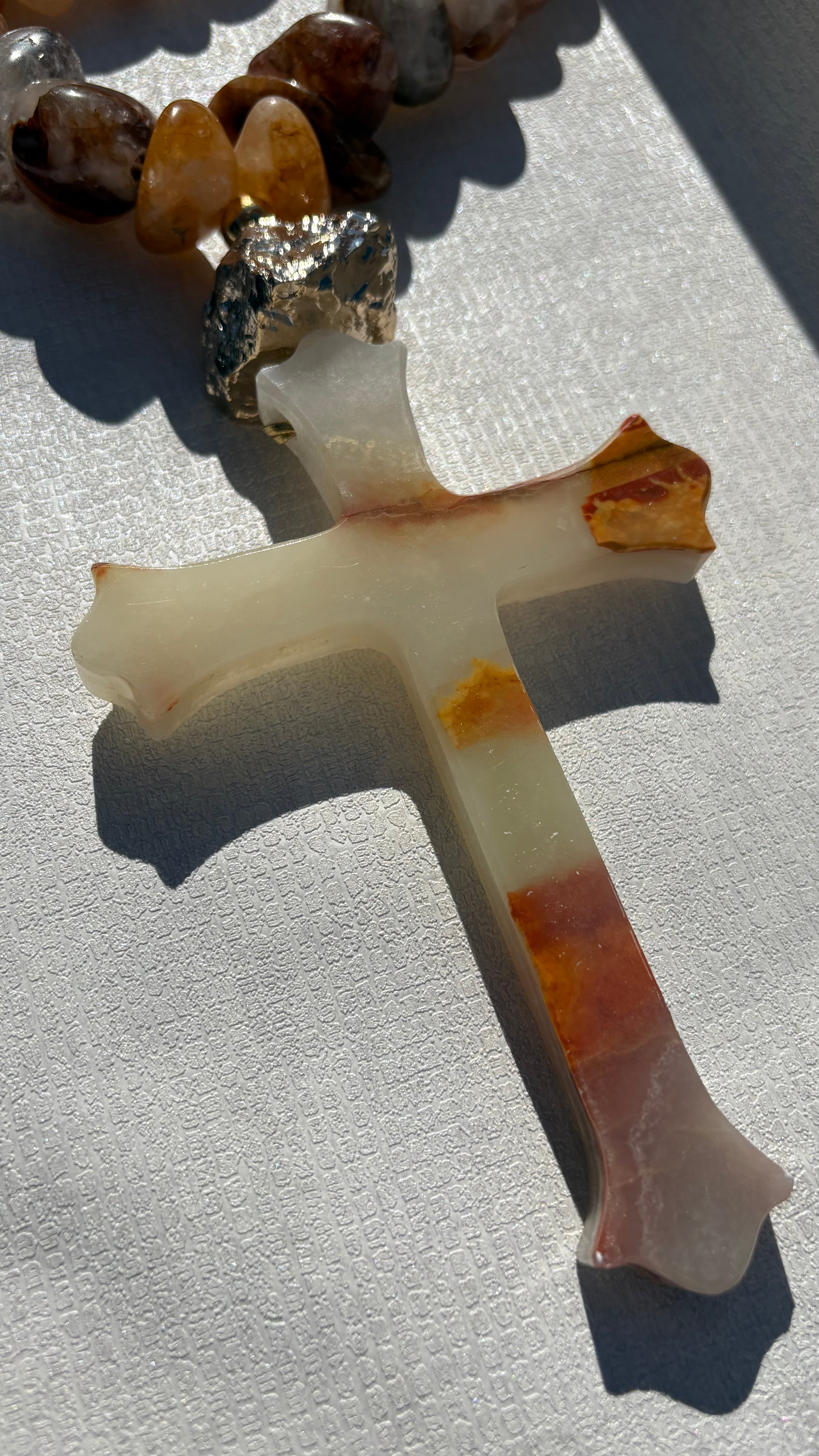 Terço decorativo de Pedras Naturais - Hematóide e Cruz de Ônix.