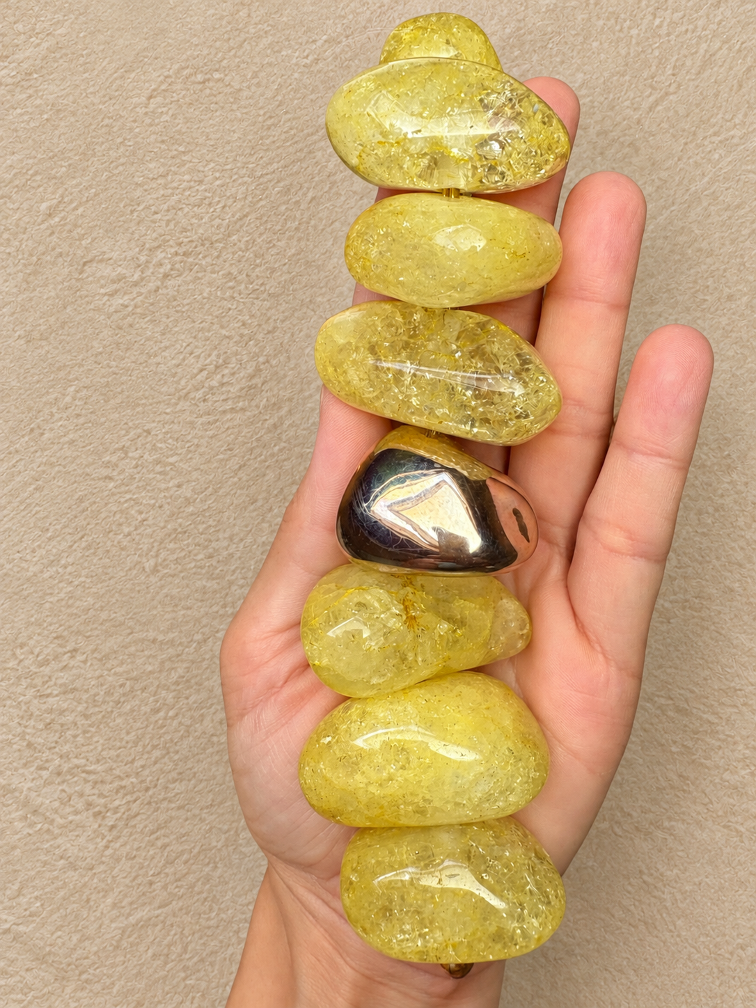 Caixa decorativa de acrílico de Cristal Amarelo e Pedra Banhada.