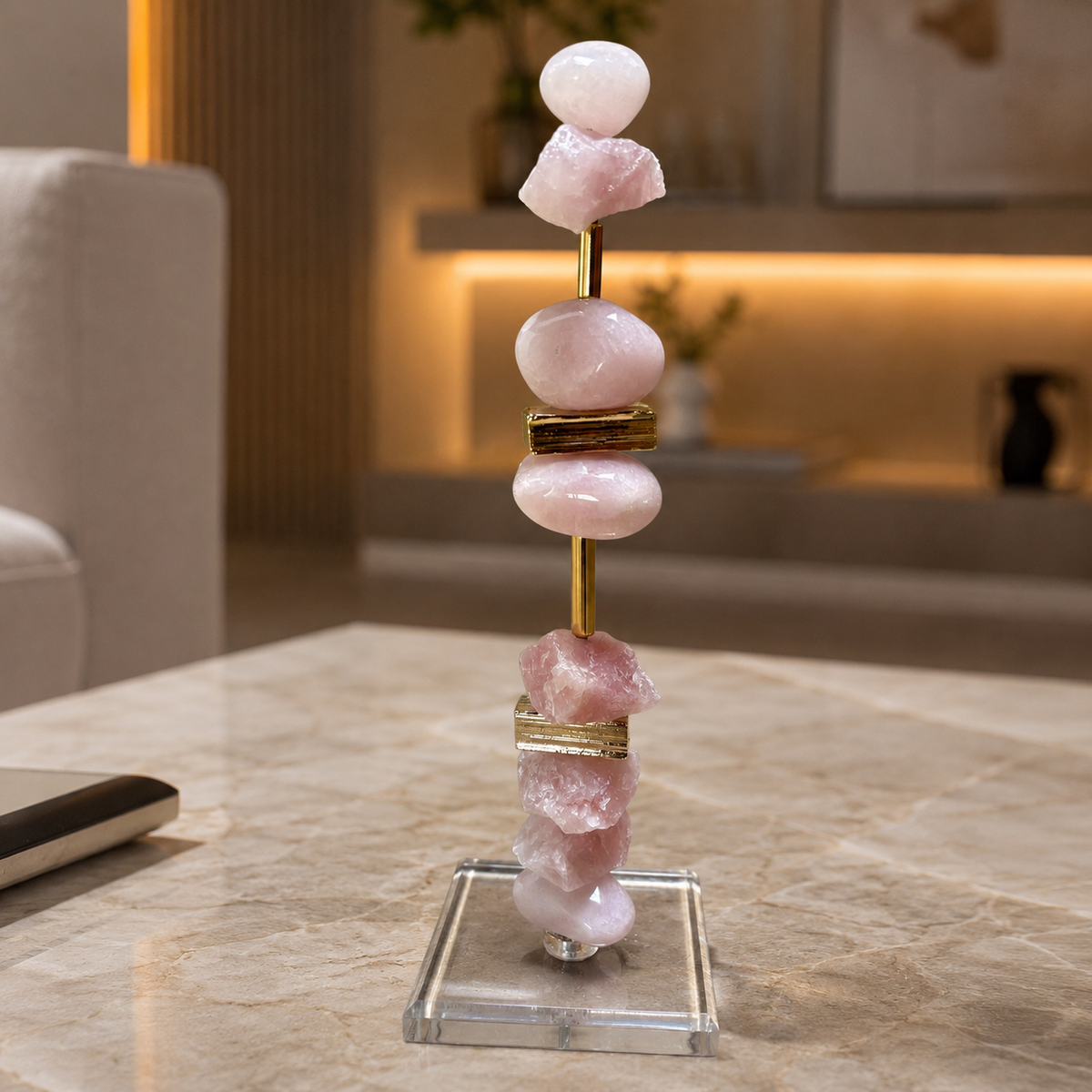 Escultura Decorativa - Quartzo Rosa e Pedra Banhada.