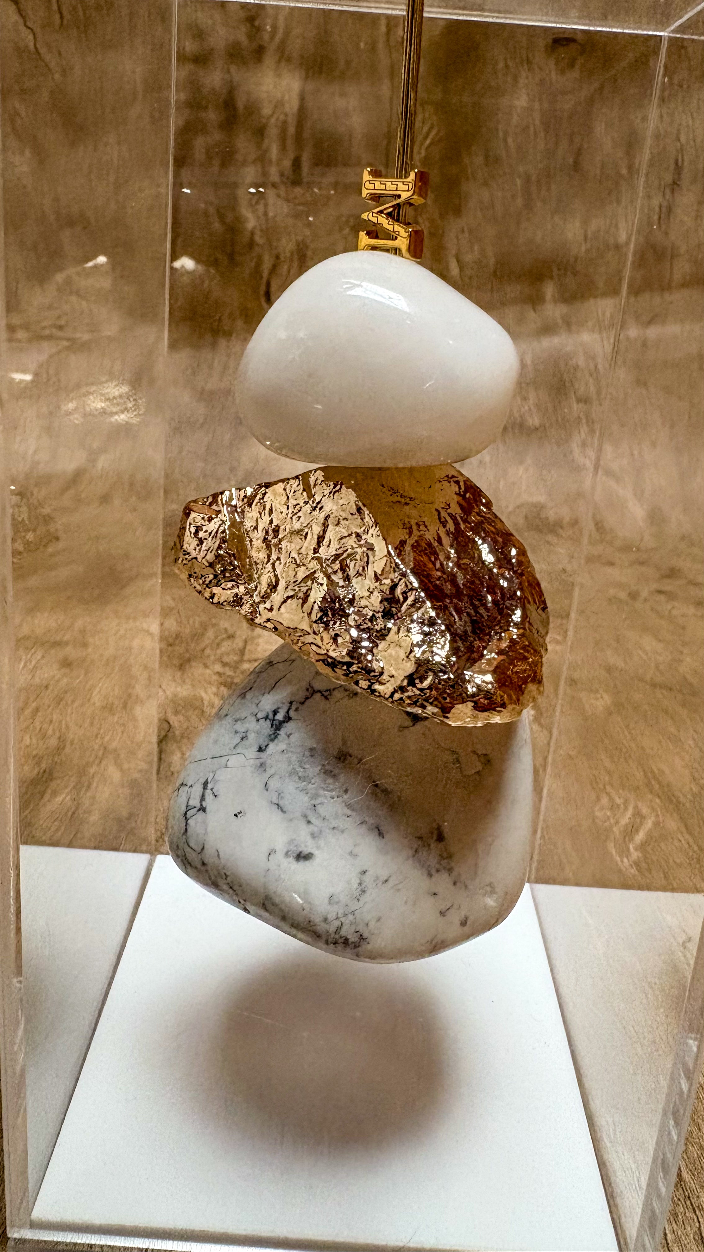 Caixa de Acrílico Decorativa Com Pedra Natural - Howlita com Quartzo Branco.