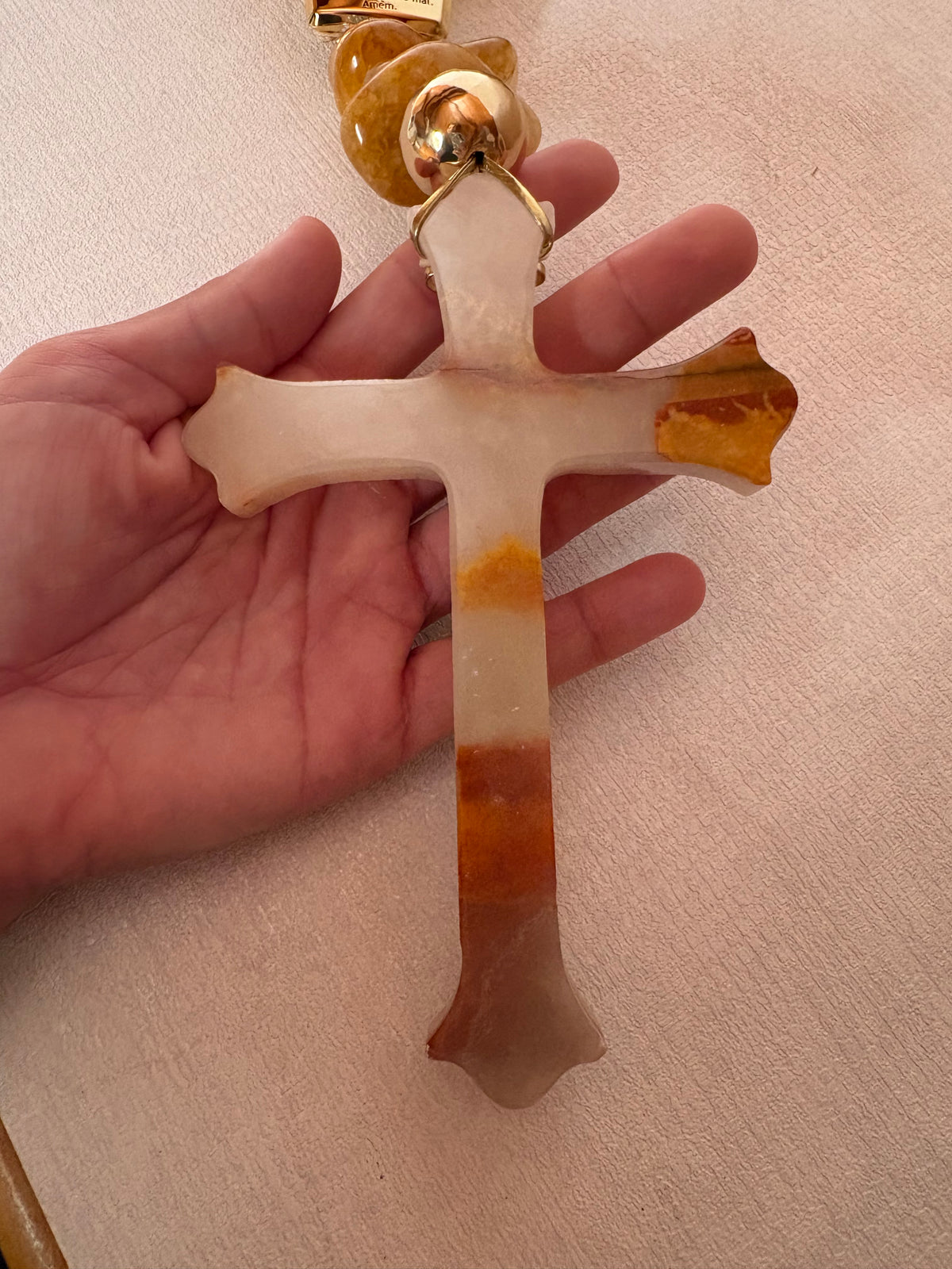 Terço decorativo de Pedras Naturais - Hematóide e Cruz de Ônix com 53 contas.