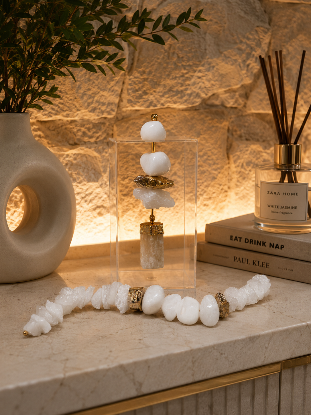 Caixa decorativa de acrílico de Quartzo Branco e Selenita Laranja.