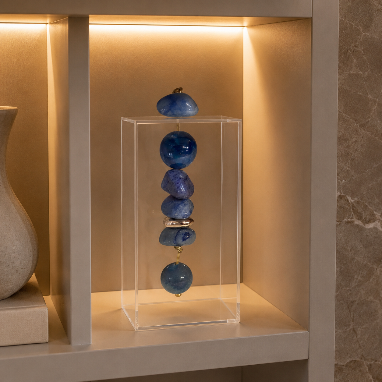 Caixa decorativa de acrílico de Esfera e Pedra de Quartzo Azul.