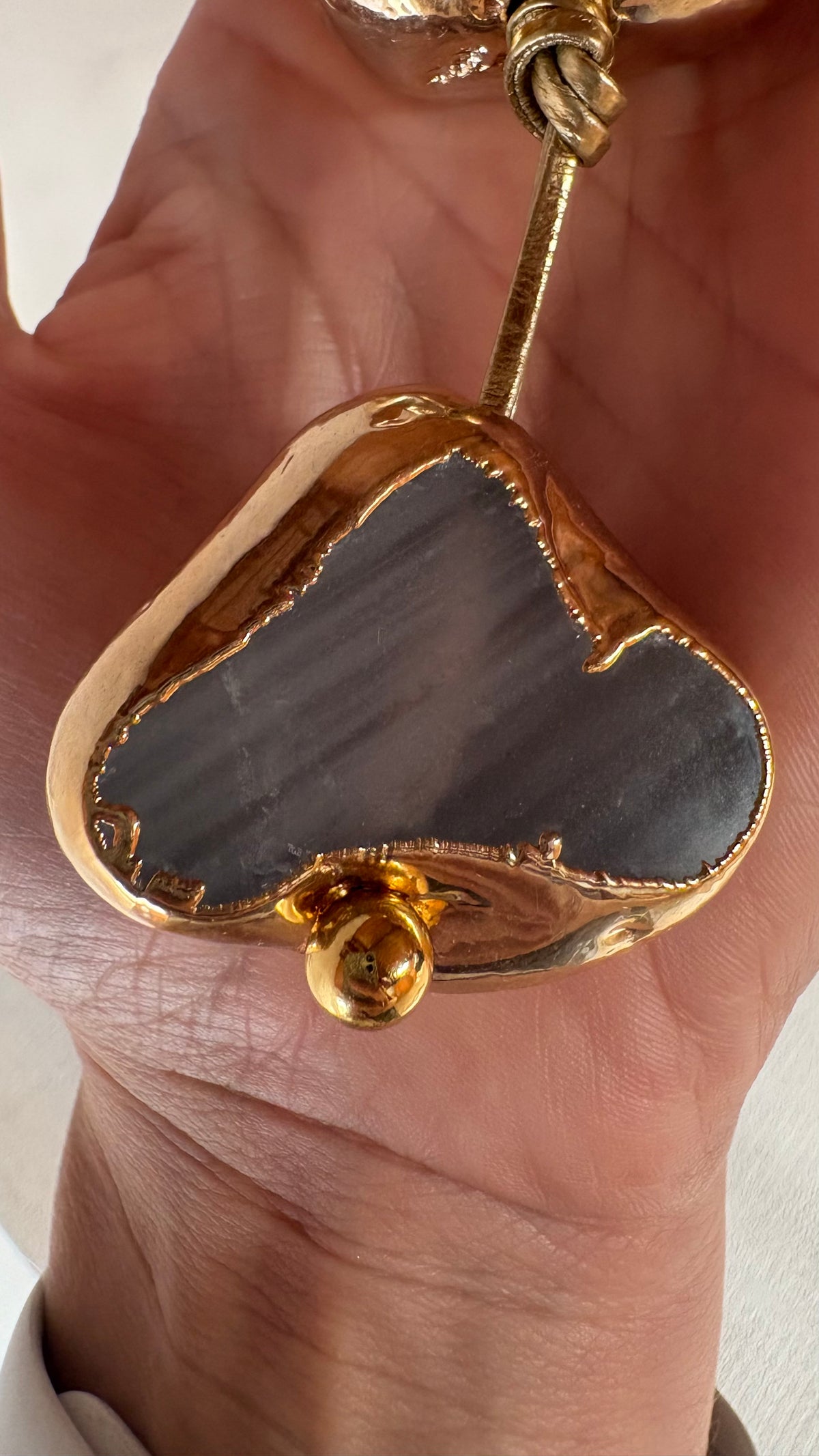Caixa decorativa de acrílico de Pedra Natural Banhada com Selenita.