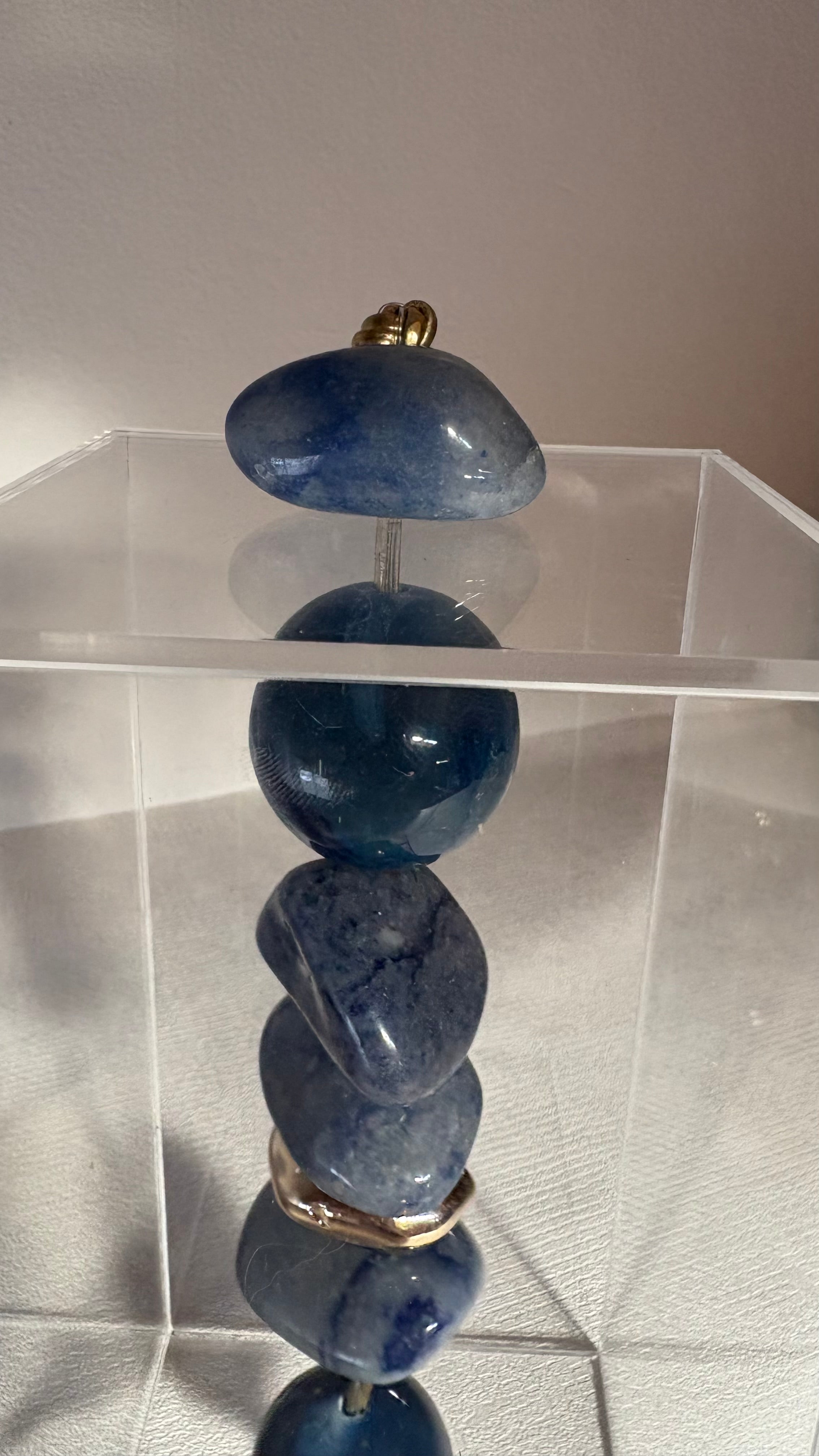 Caixa decorativa de acrílico de Esfera e Pedra de Quartzo Azul.