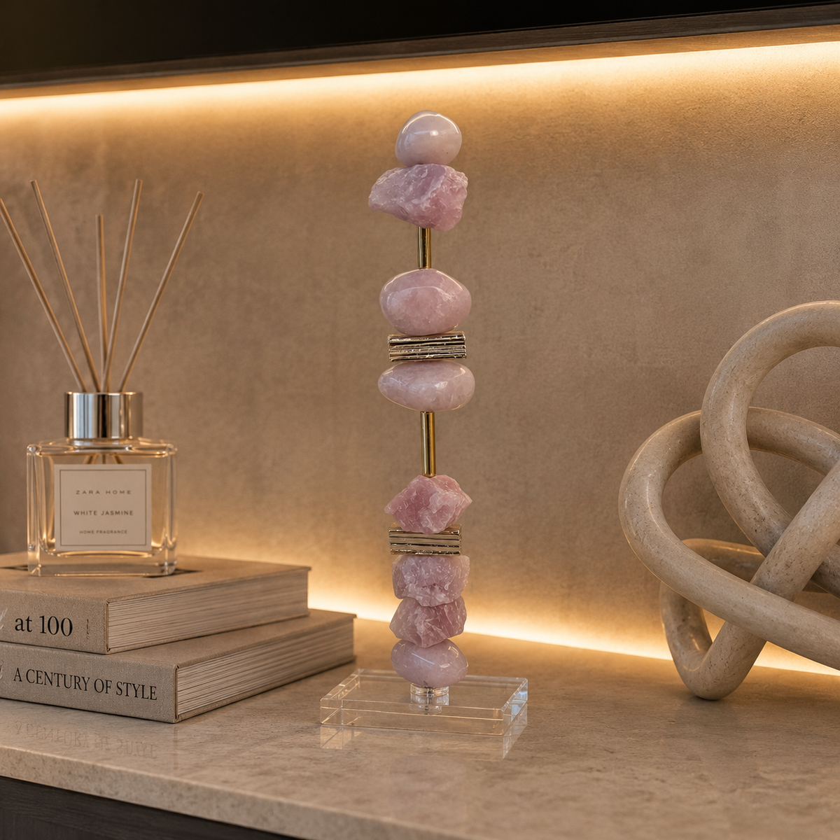 Escultura Decorativa - Quartzo Rosa e Pedra Banhada.