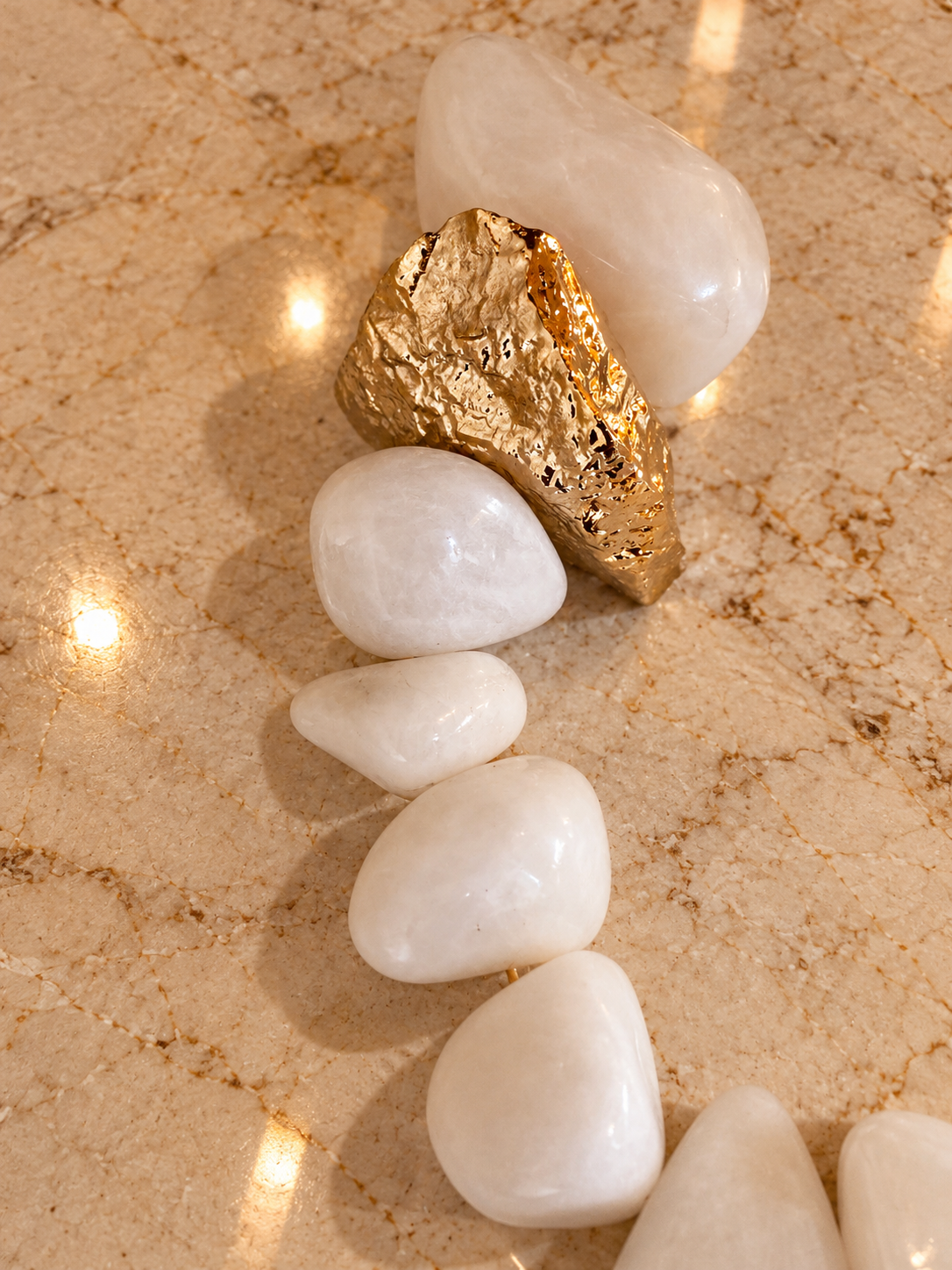 Colar de Mesa Fialho com pedras naturais - Quartzo Branco com Banhada e Pingente Fé.