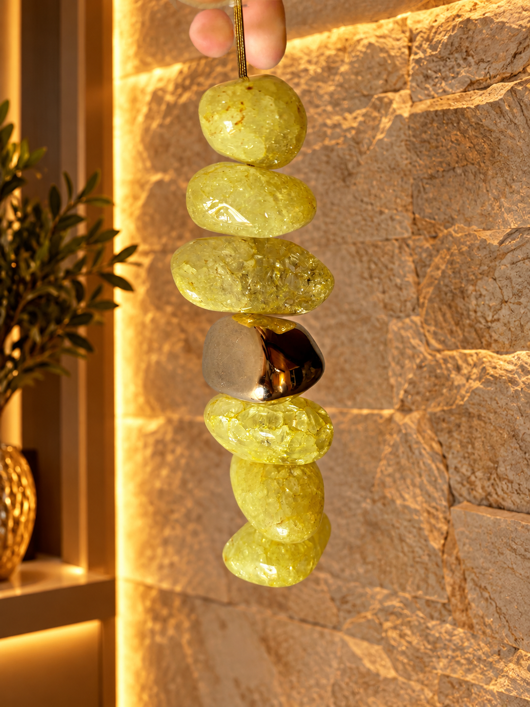 Caixa decorativa de acrílico de Cristal Amarelo e Pedra Banhada.