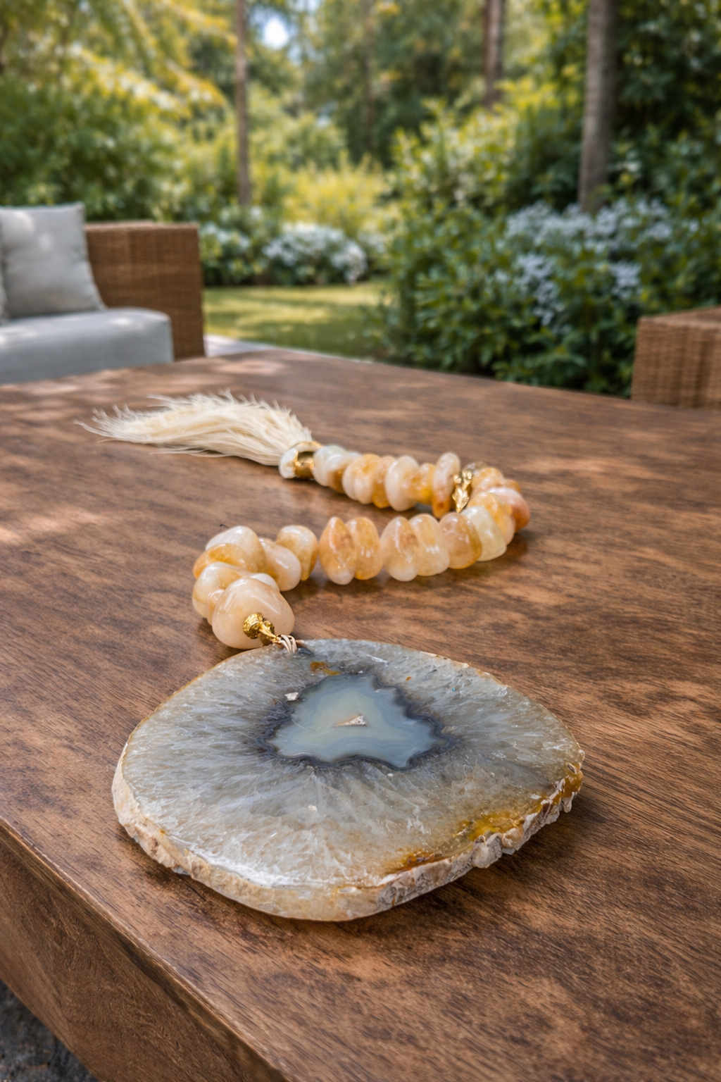 Colar de Mesa de Pedras naturais de Citrino com Ágata na ponteira.